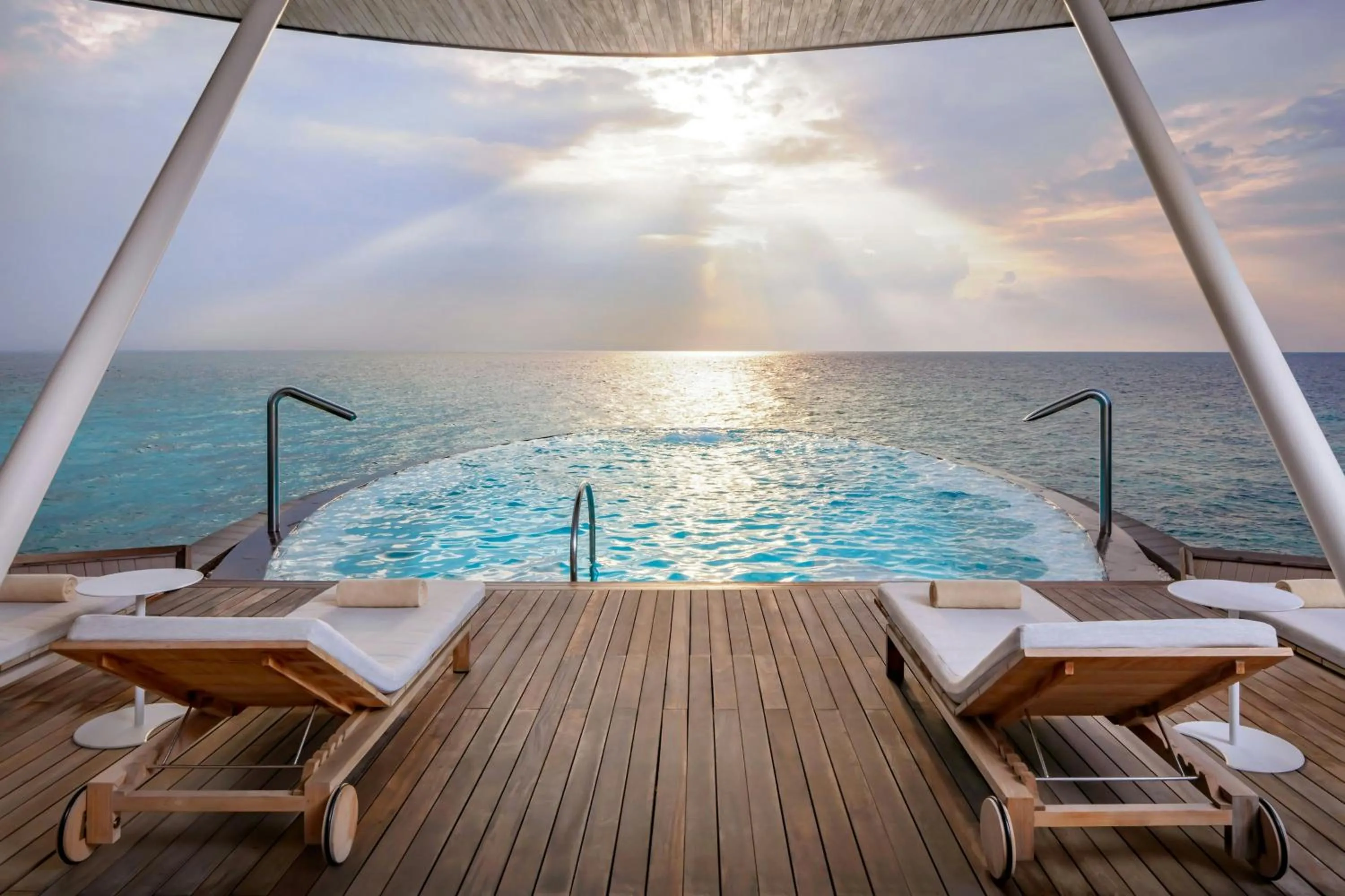 Swimming pool in The St. Regis Maldives Vommuli Resort