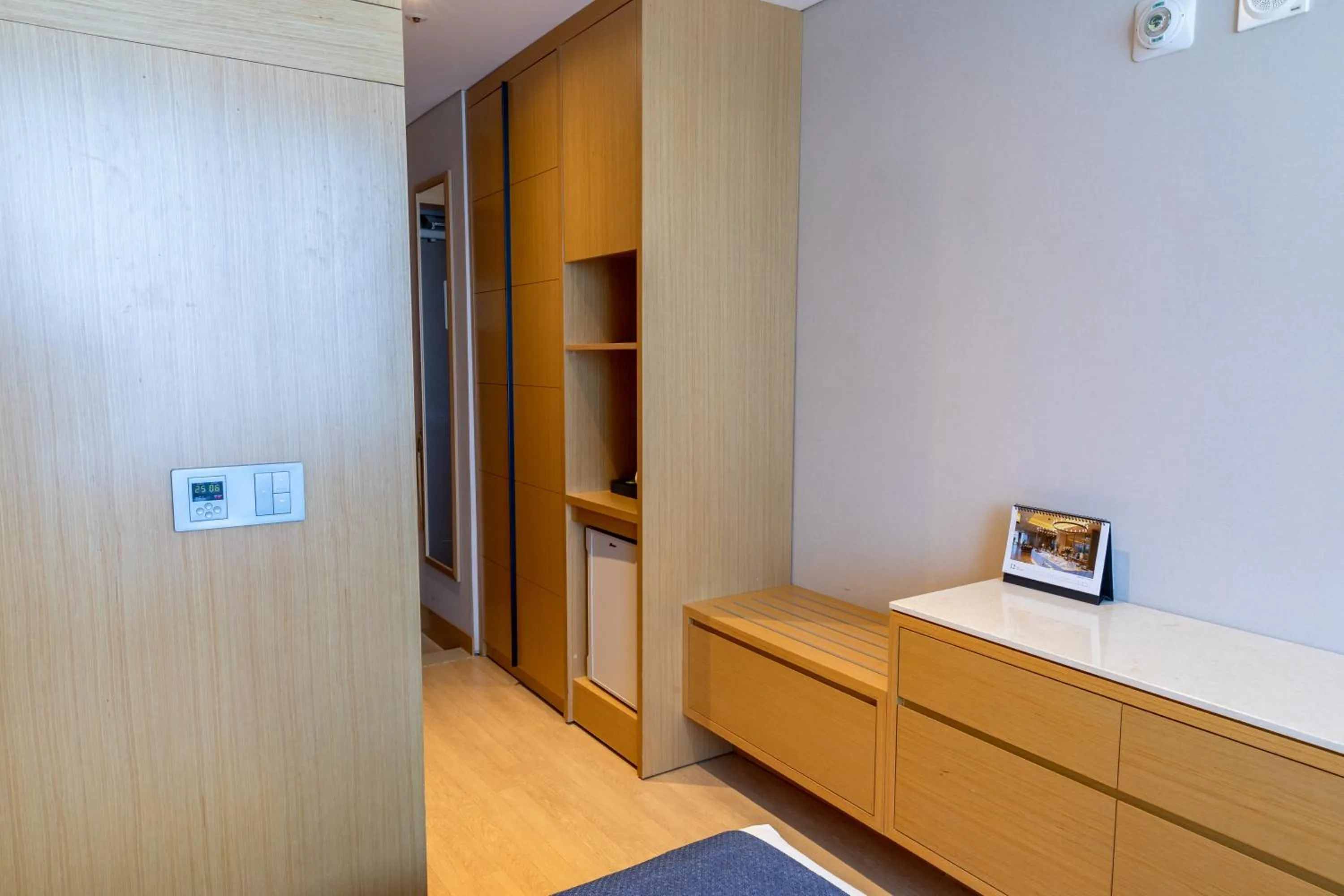 Gwangyang Lacky Hotel