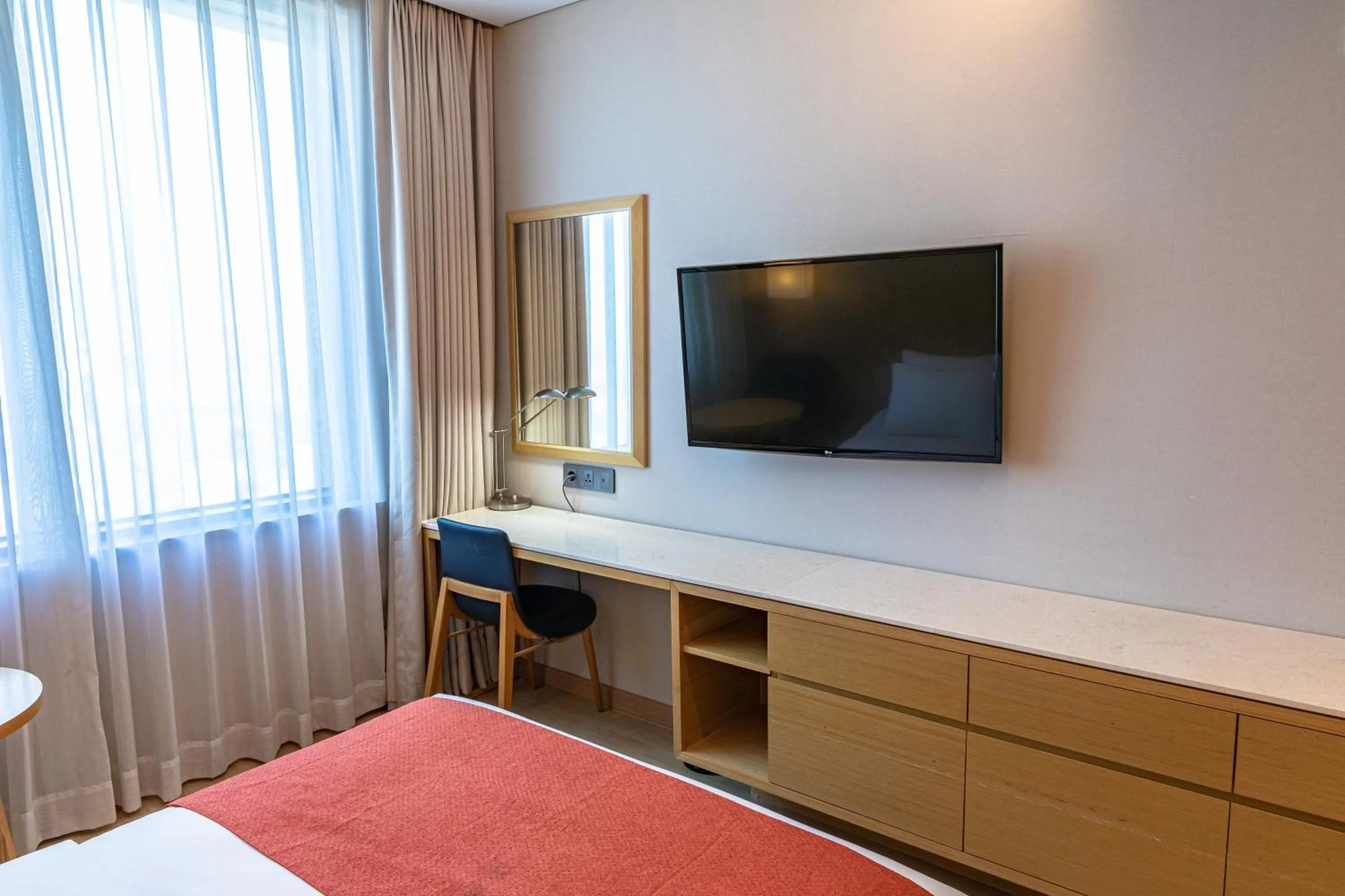 TV and multimedia, Bed in Gwangyang Lacky Hotel