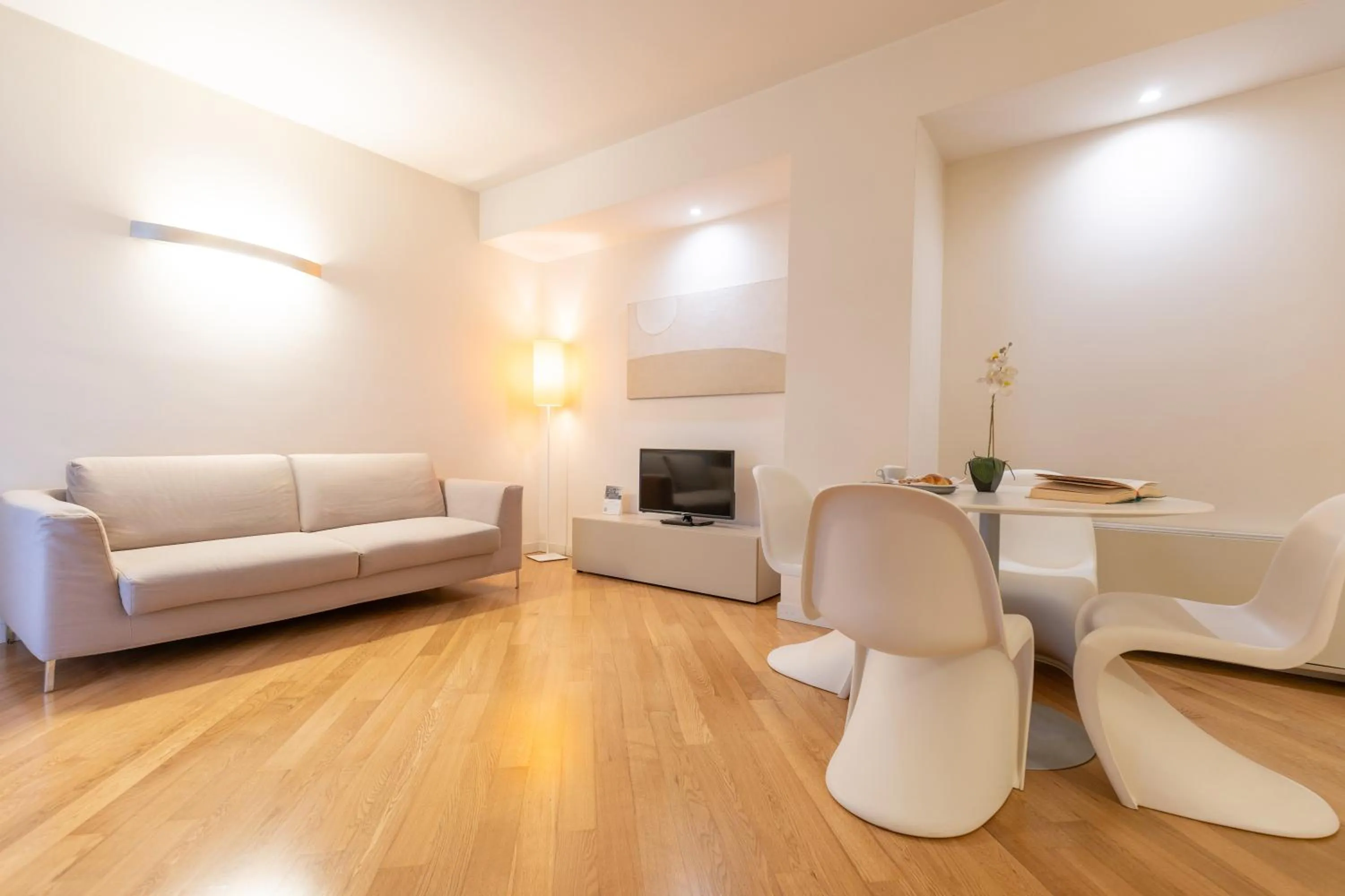 Seating area in Home 15 Residence Hotel