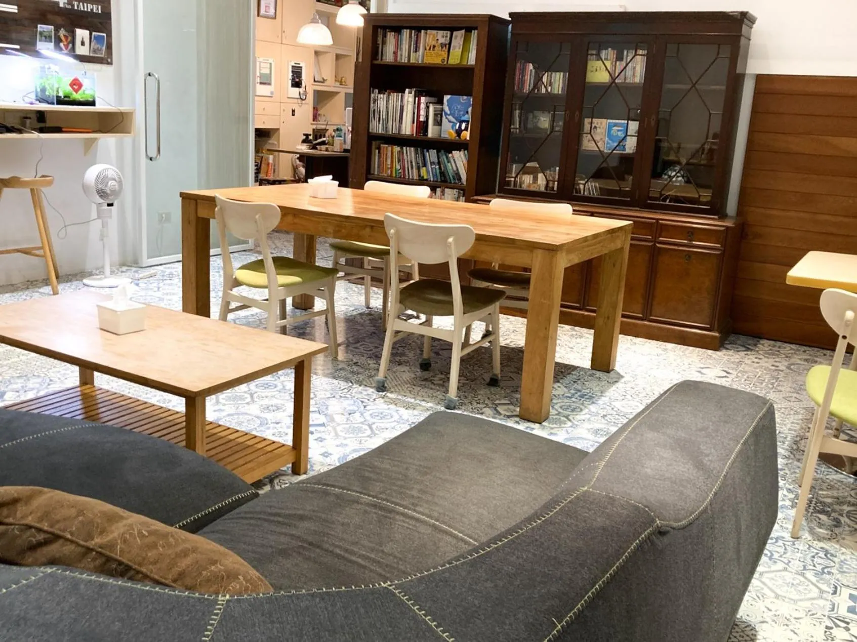 Living room in 4Plus Hostel