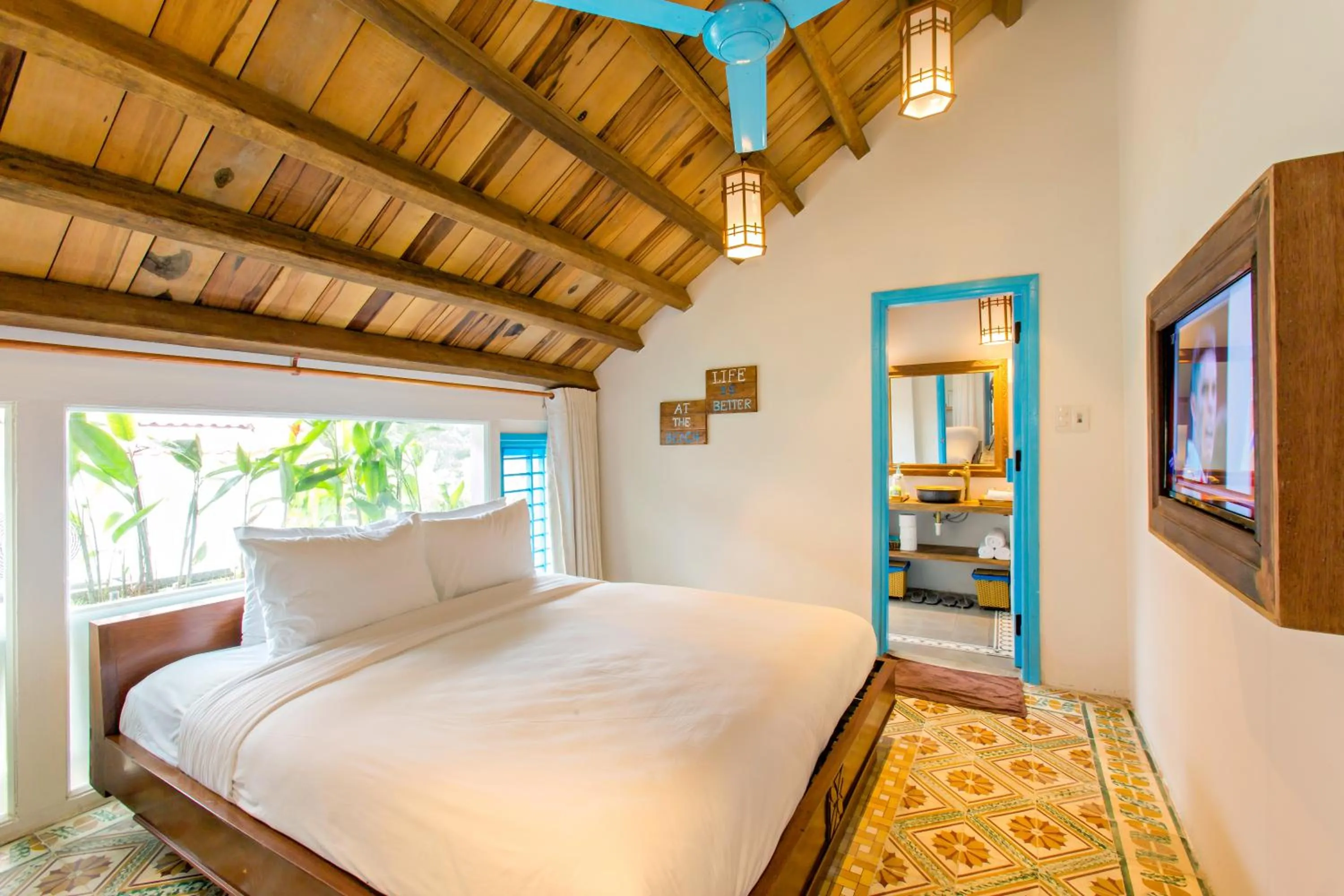 Bed in Life Beach Villa