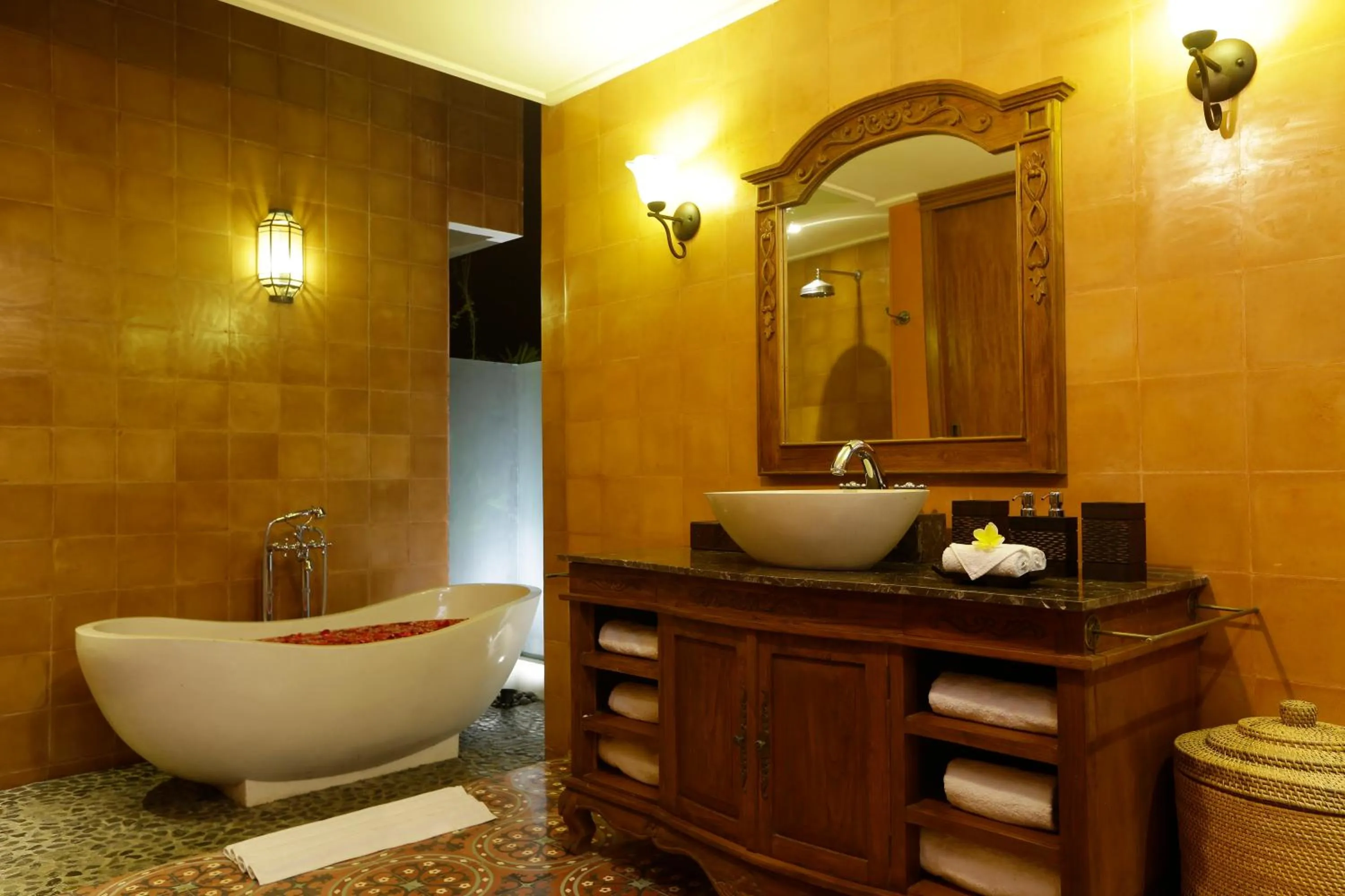 Bathroom in Villa Delmara at Balian Beach By Amerta Experience
