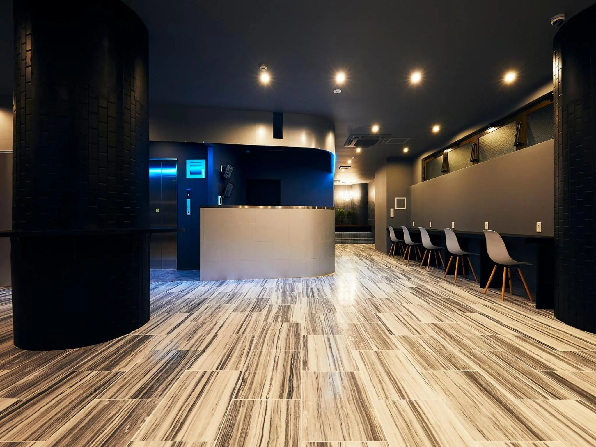 Communal lounge/ TV room in Hotel Pivot Shin-Imamiya Ekimae