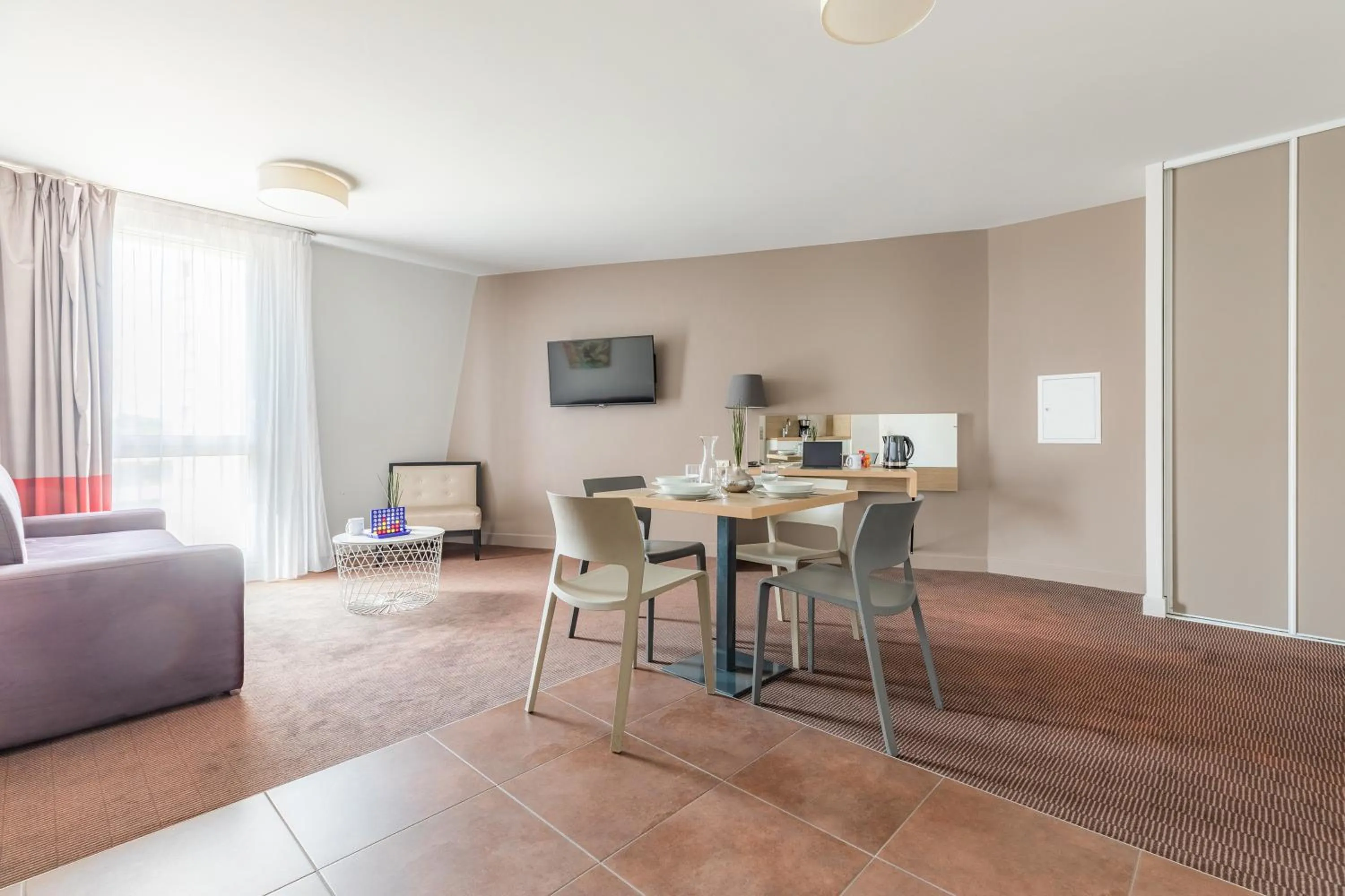 TV and multimedia in Appart'City Confort Bordeaux Chartrons