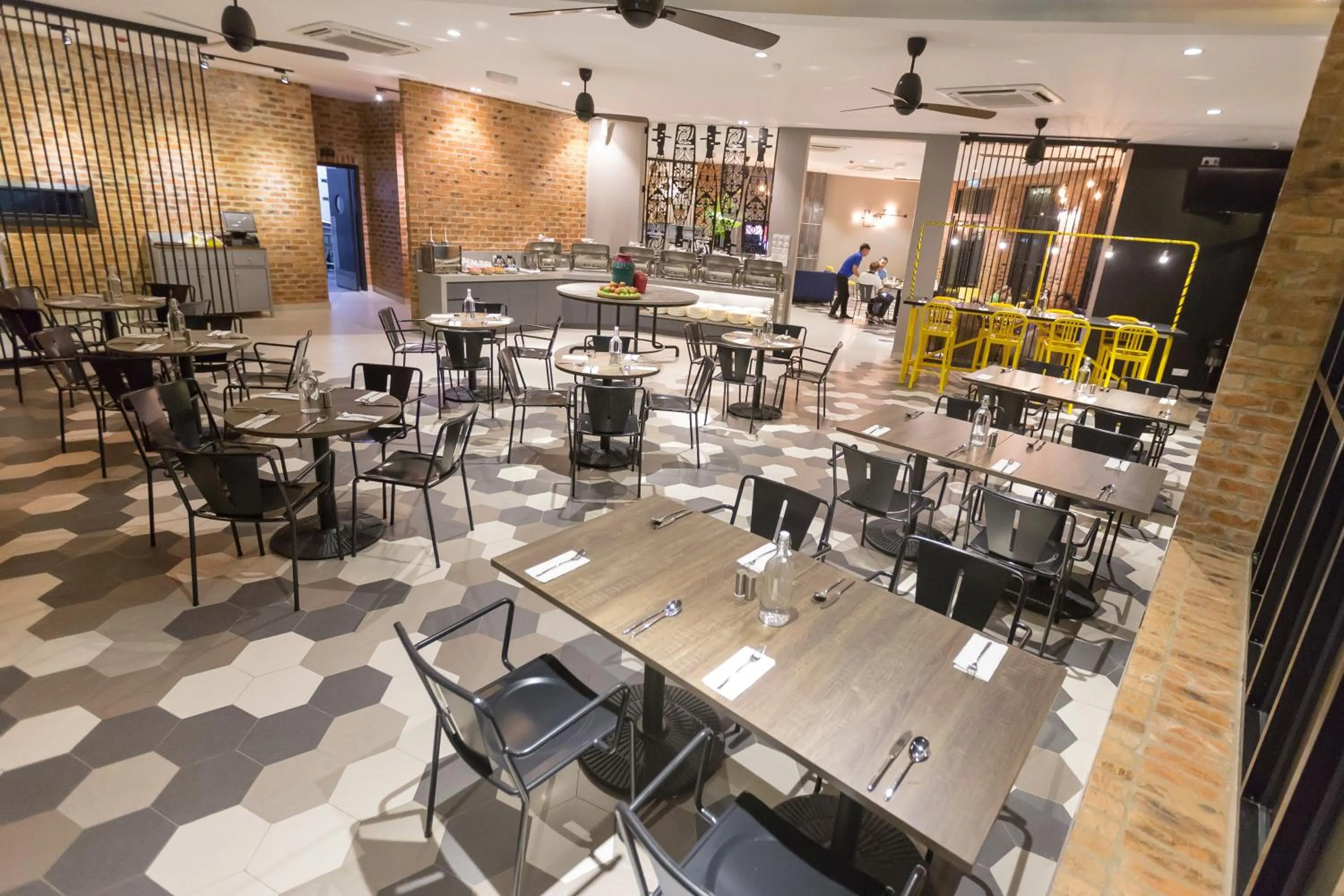 Restaurant/places to eat in Athome Boutique Hotel