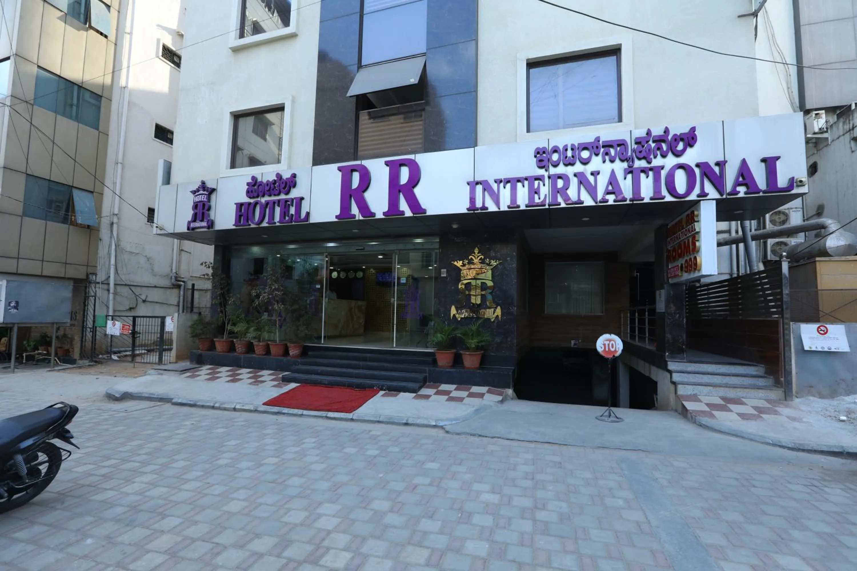 Facade/entrance in Hotel RR International