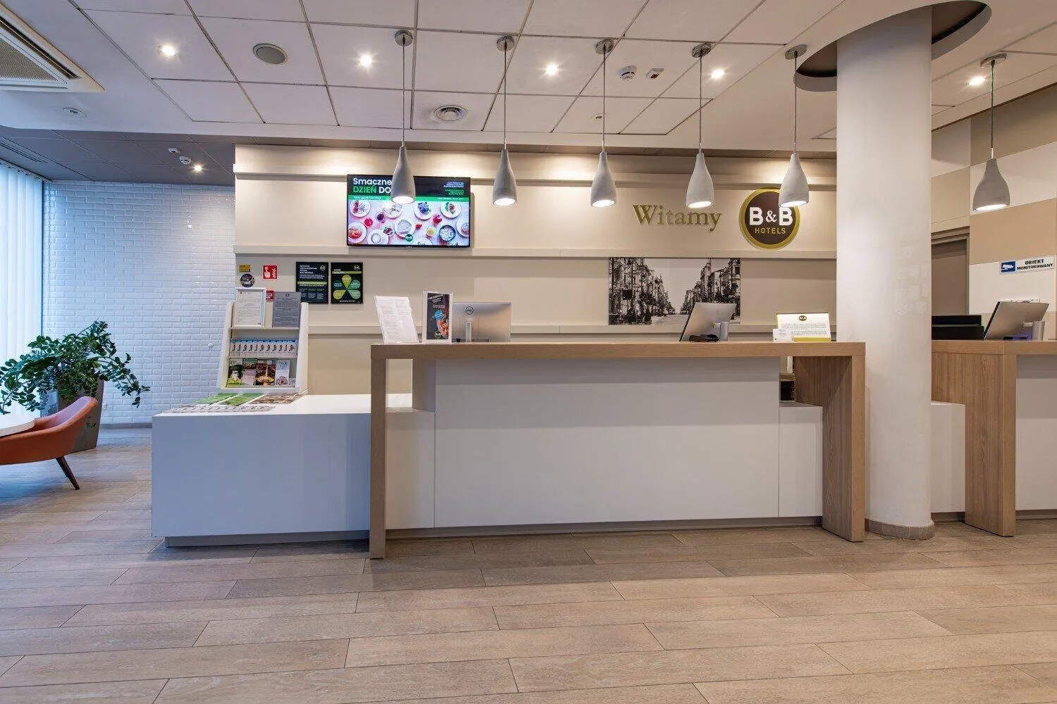 Lobby or reception in B&B Hotel Łódź Centrum