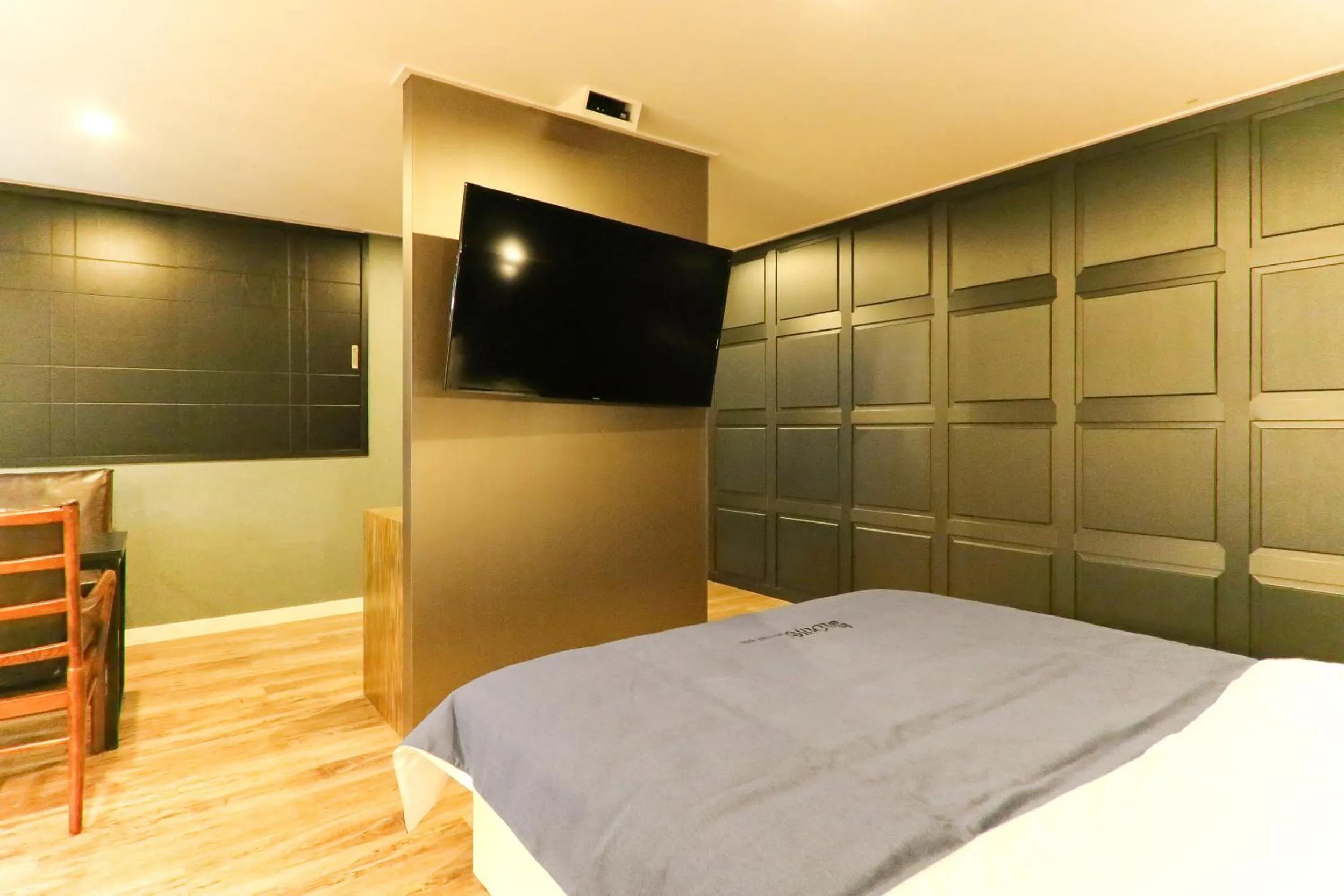 Decorative detail, Bed in Louis Hotel