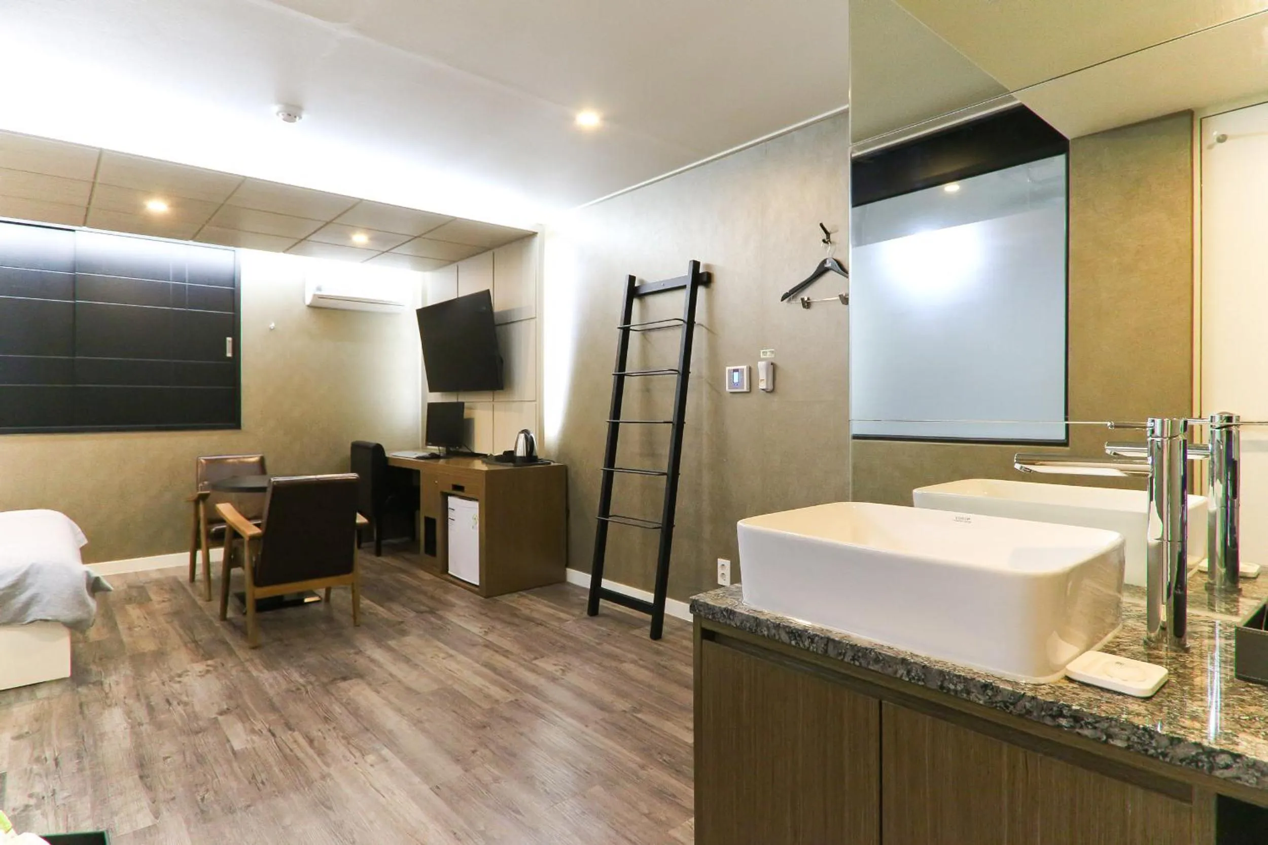 Decorative detail, Bed in Louis Hotel