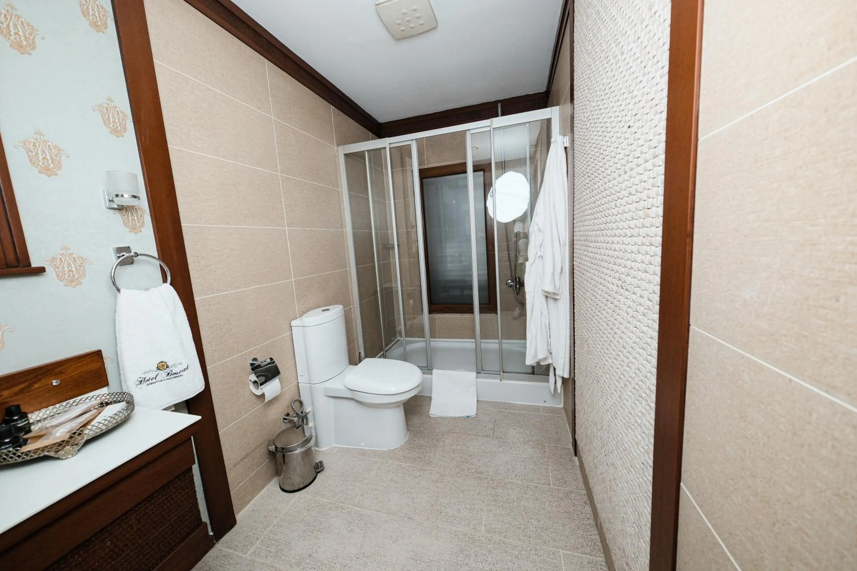 Shower in Hotel Bosnali