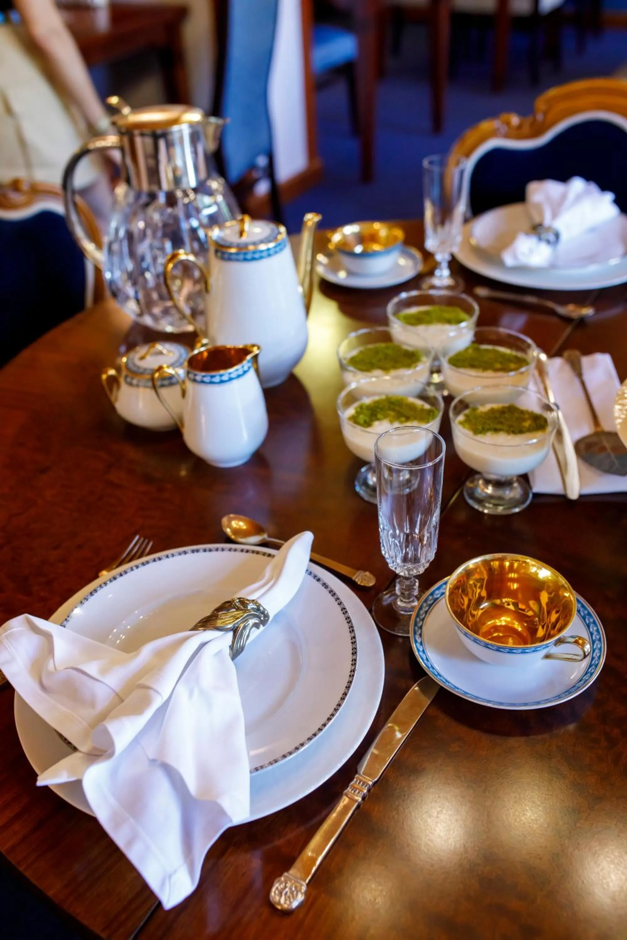 Restaurant/places to eat in Hotel Bosnali