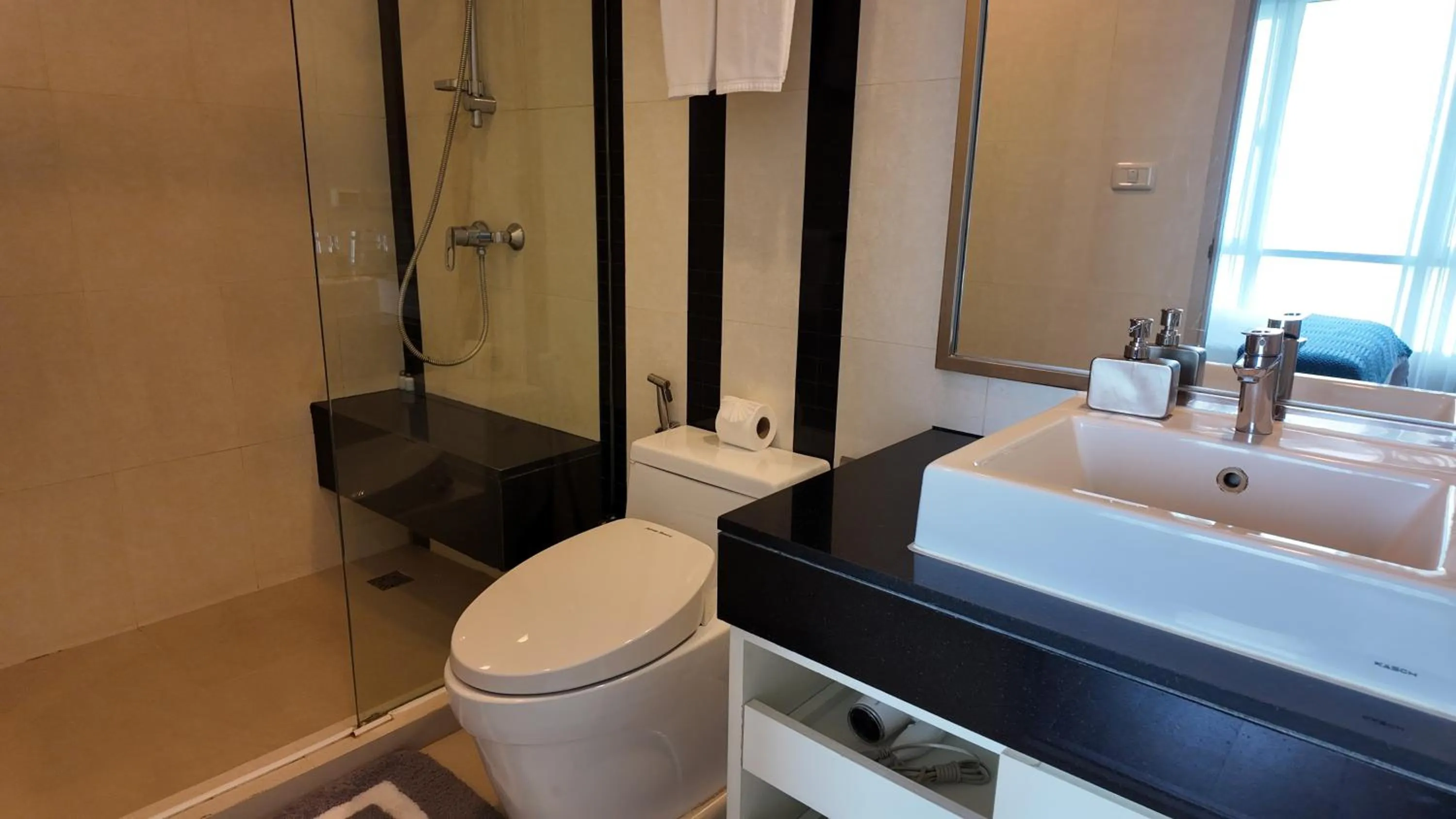 Shower in Aspira G Sukhumvit 33