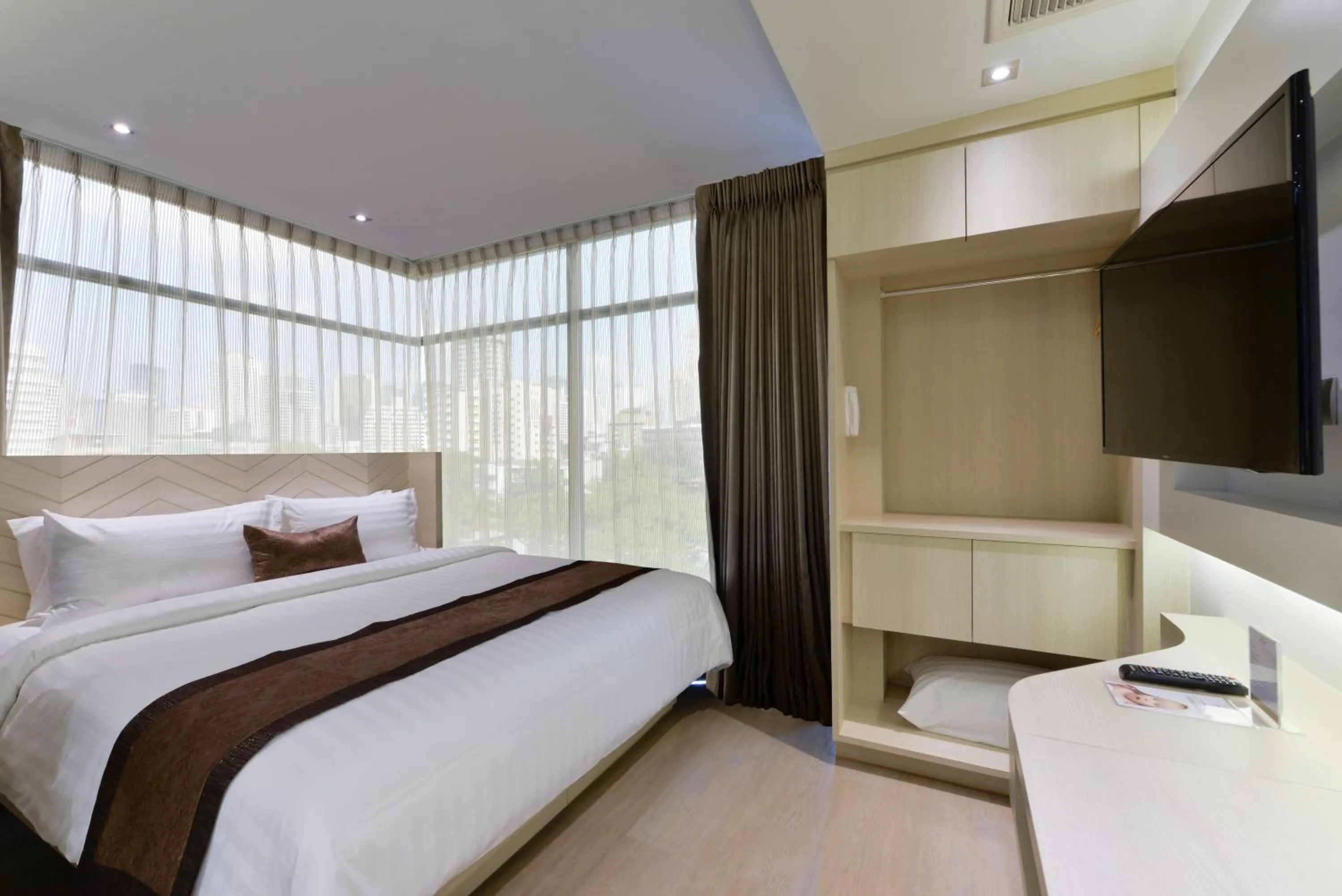 Bedroom, Bed in Aspira G Sukhumvit 33