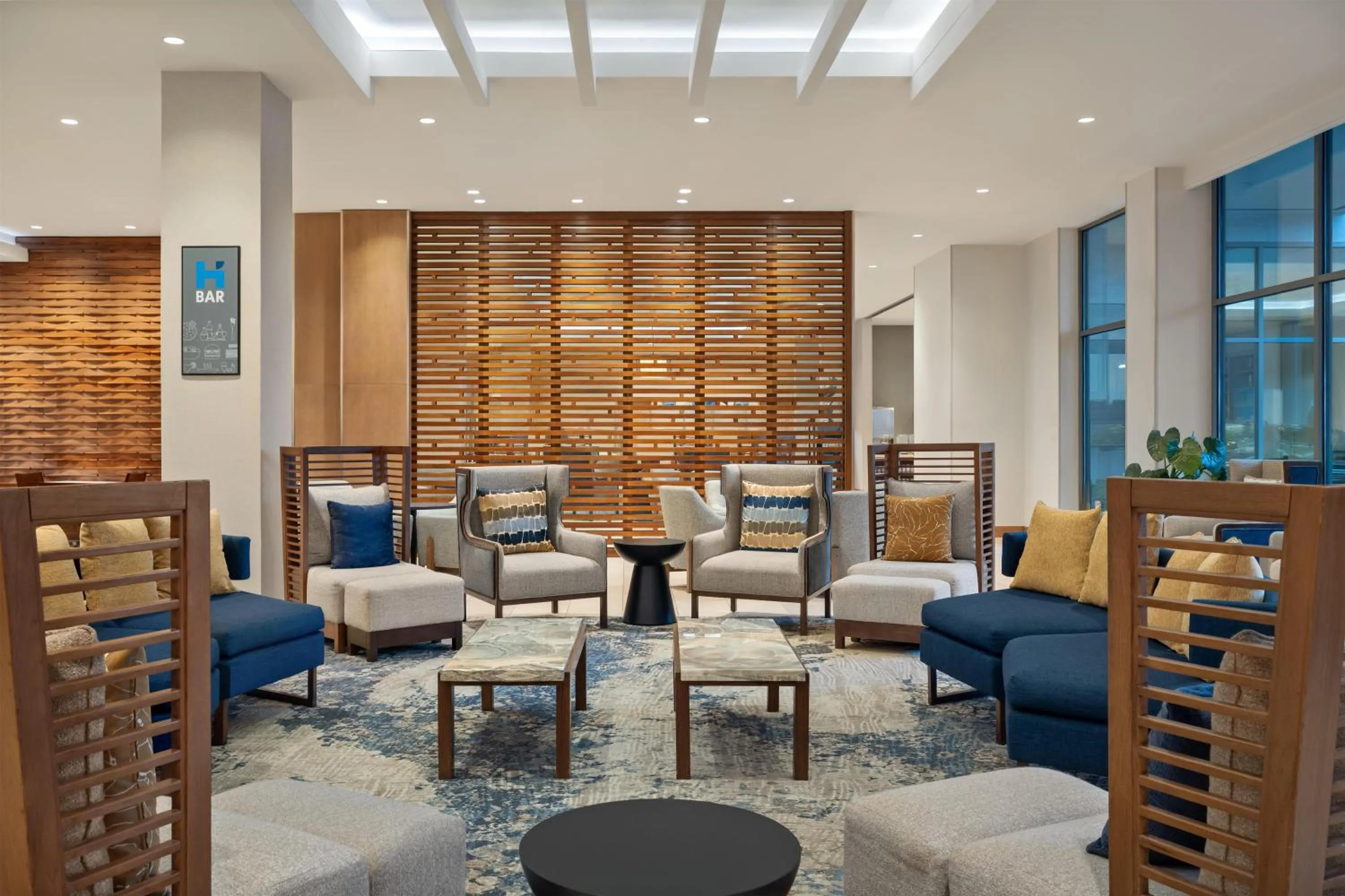 Lounge or bar in Hyatt House at Anaheim Resort/Convention Center