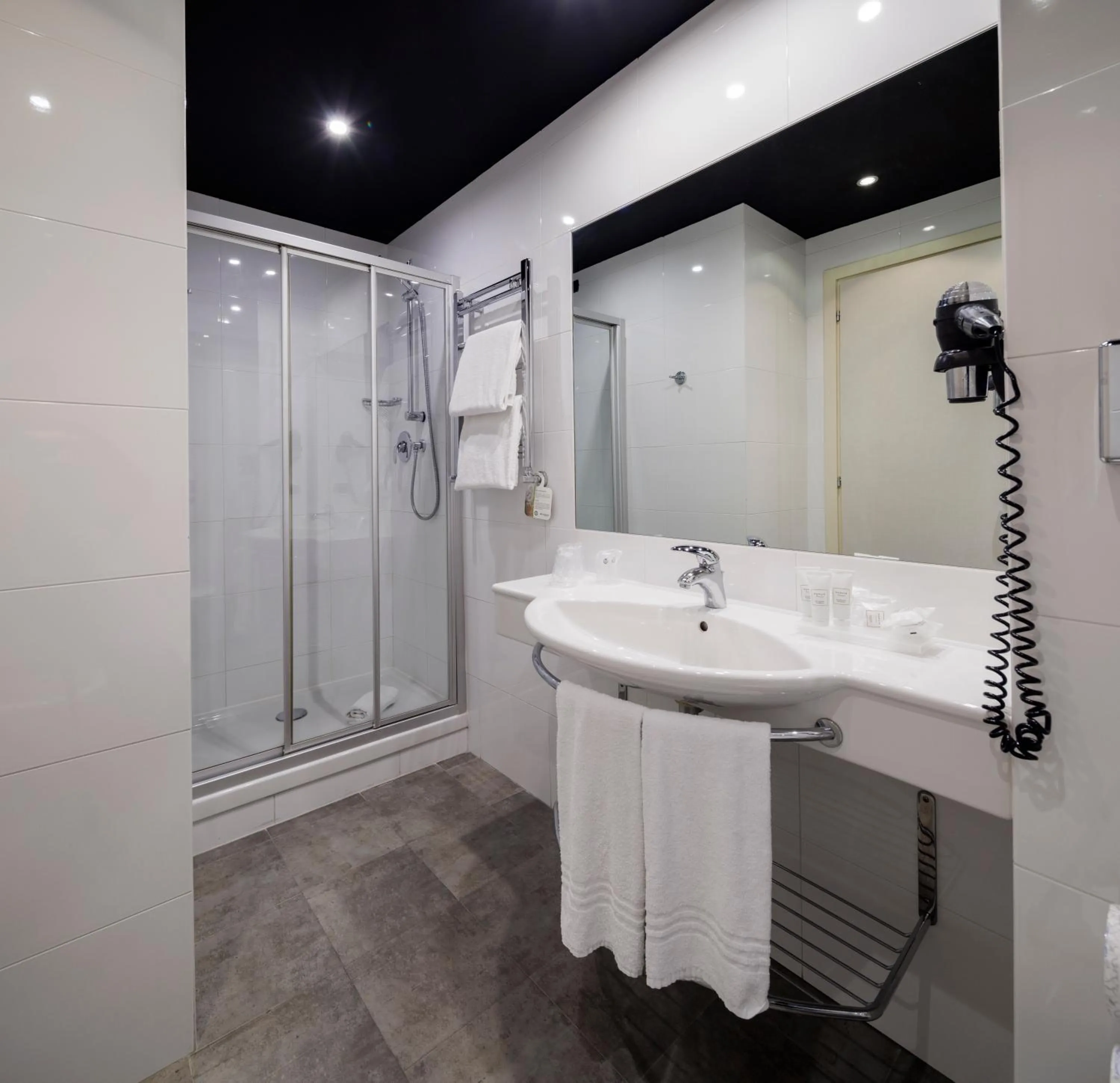 Shower in Best Western Falck Village Milano Sesto