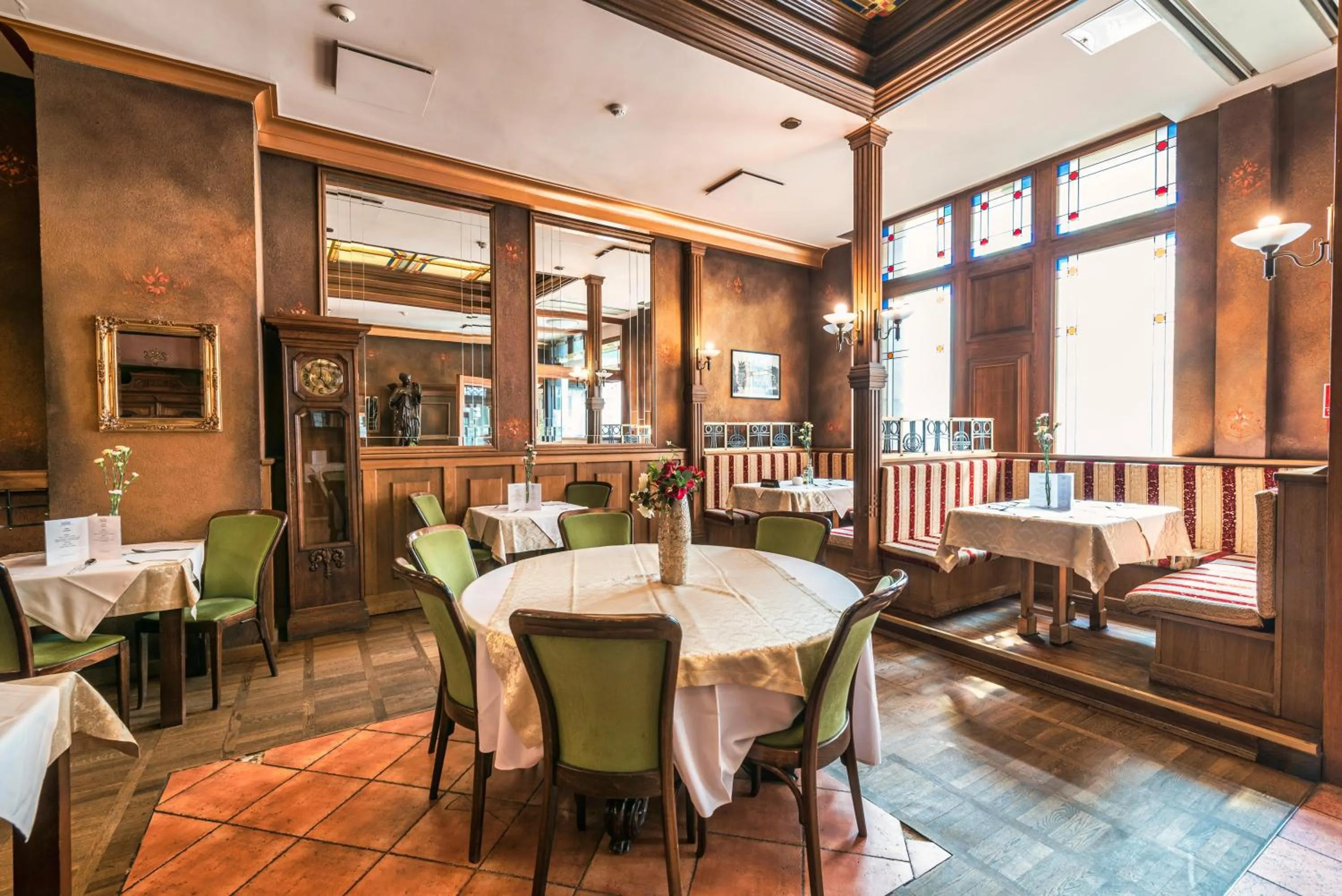 Restaurant/places to eat in Hotel Polonia Centrum