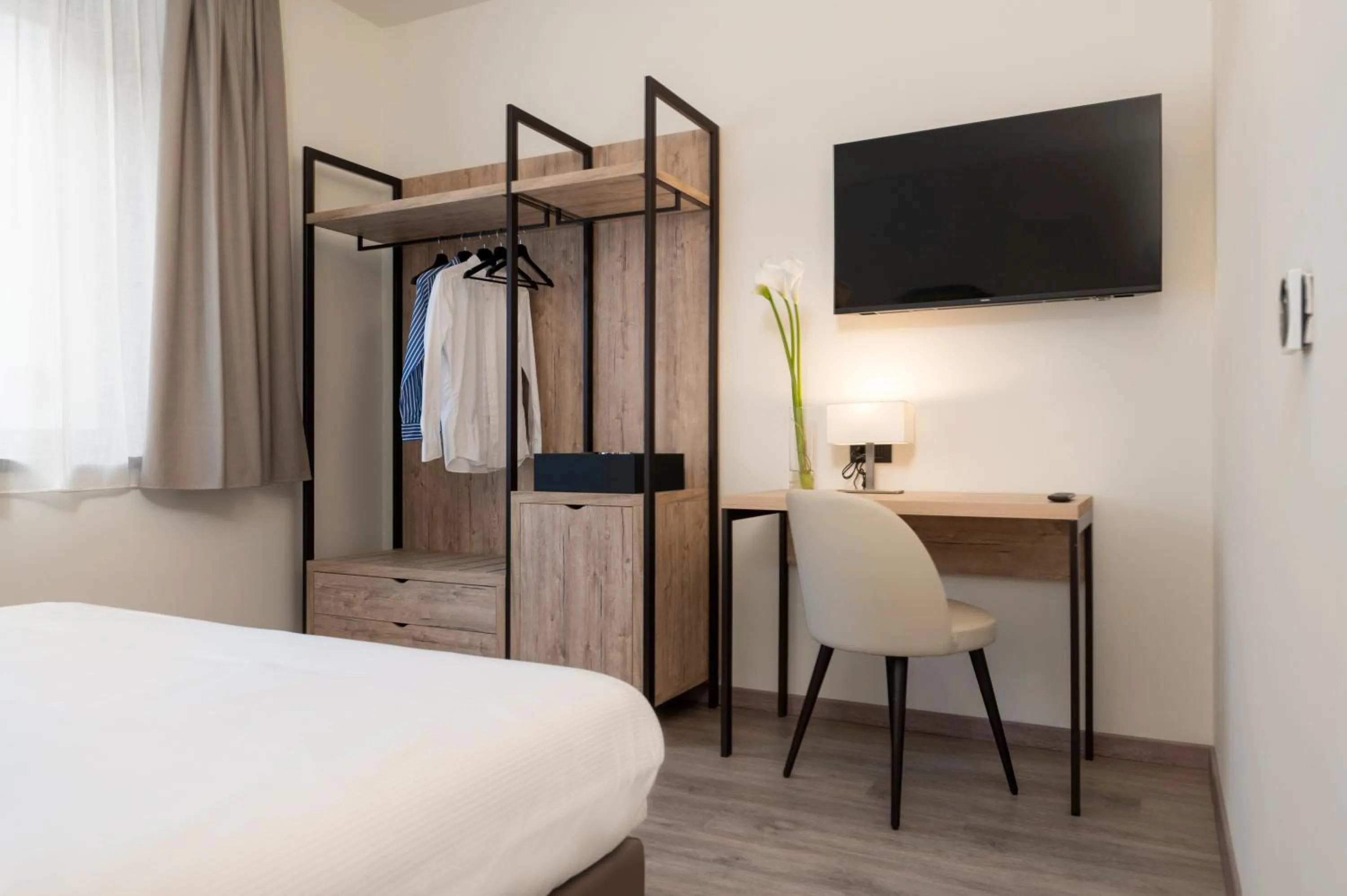 Bedroom, Bed in Hotel Plaza