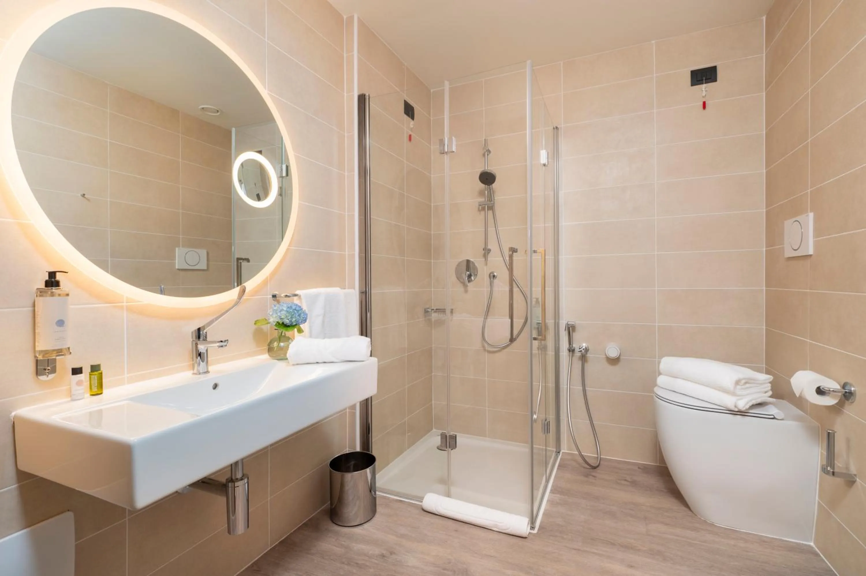 Shower in Hotel Plaza