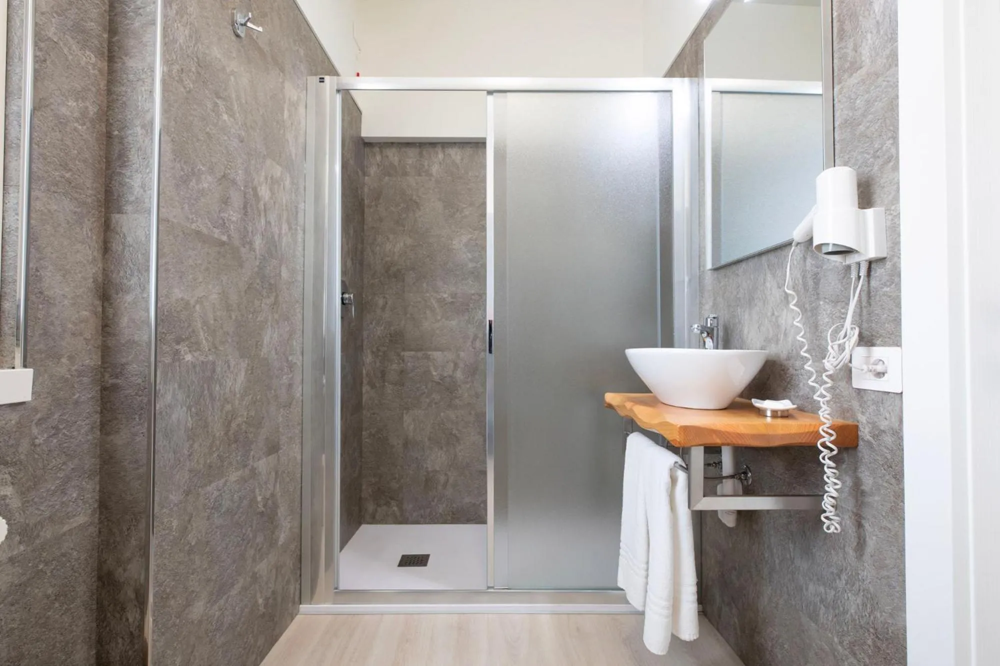 Shower in Hotel dell'Angelo