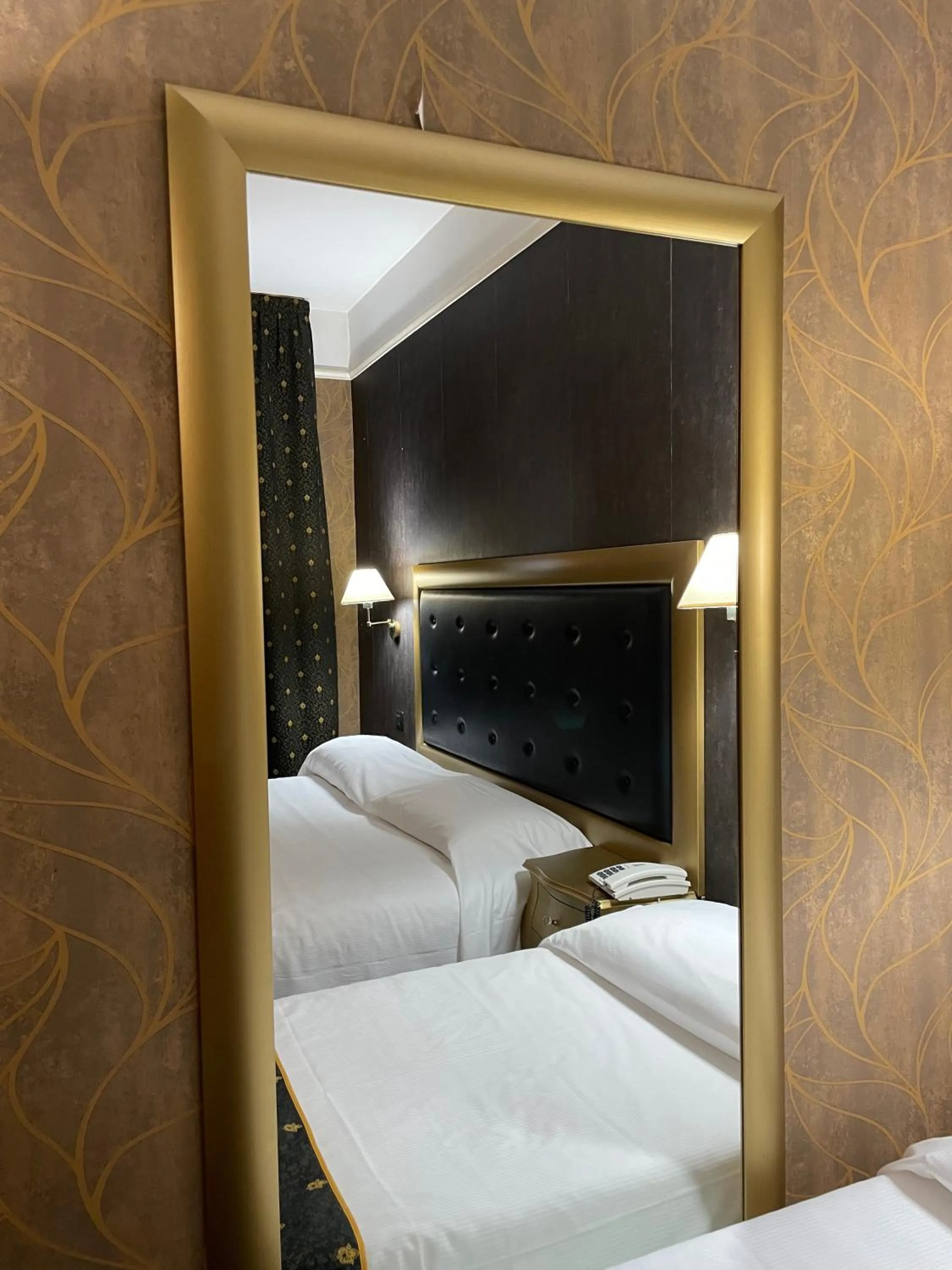 Bed in Hotel - Motel Flower