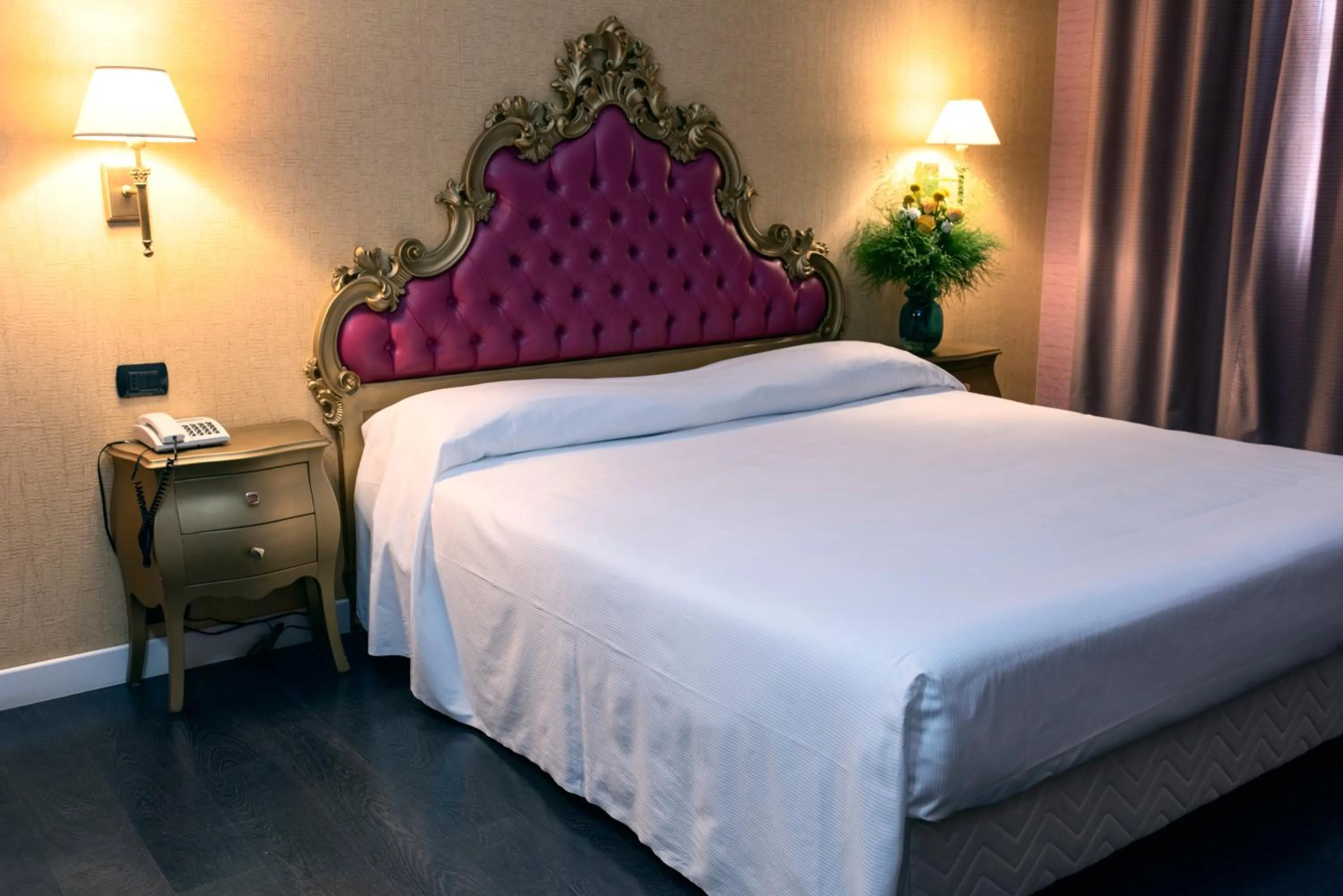 Bed in Hotel - Motel Flower