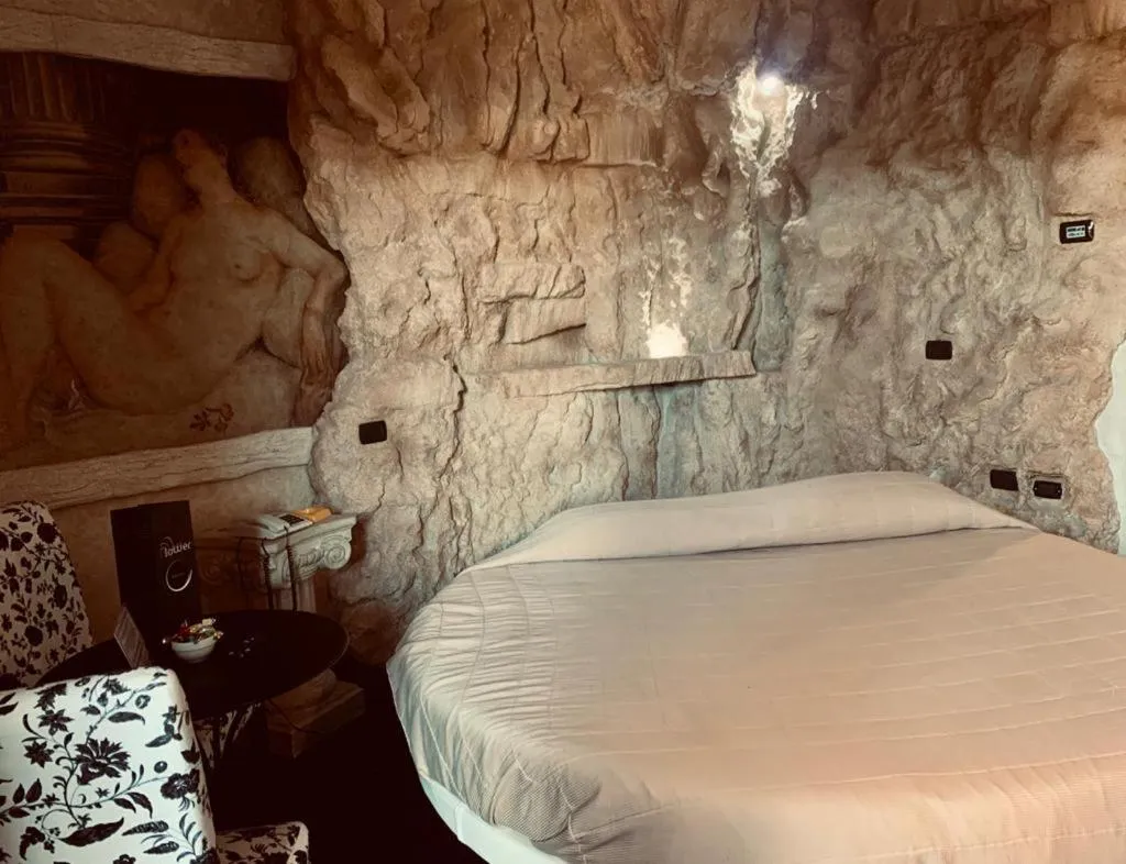 Bed in Hotel - Motel Flower