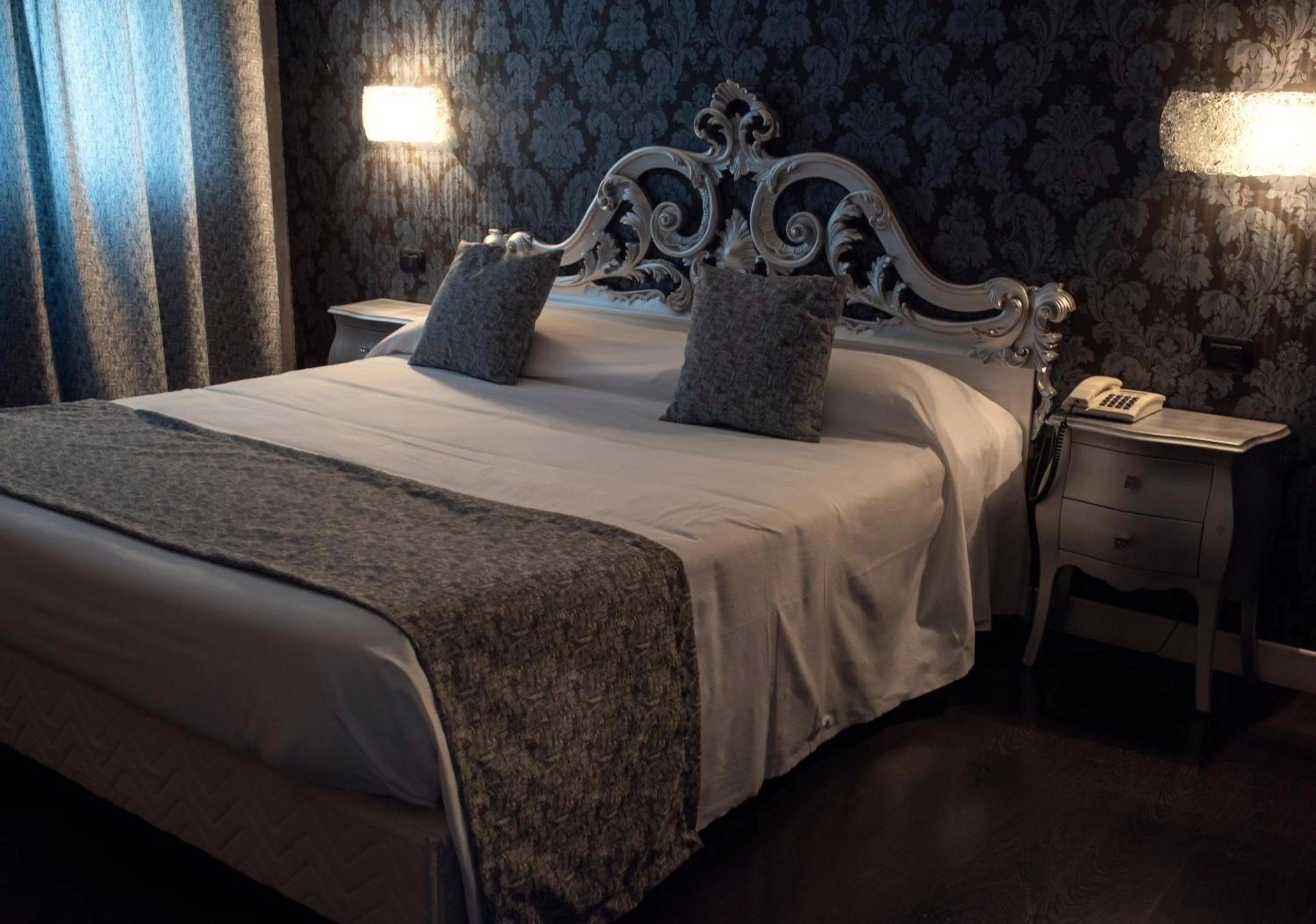 Bed in Hotel - Motel Flower