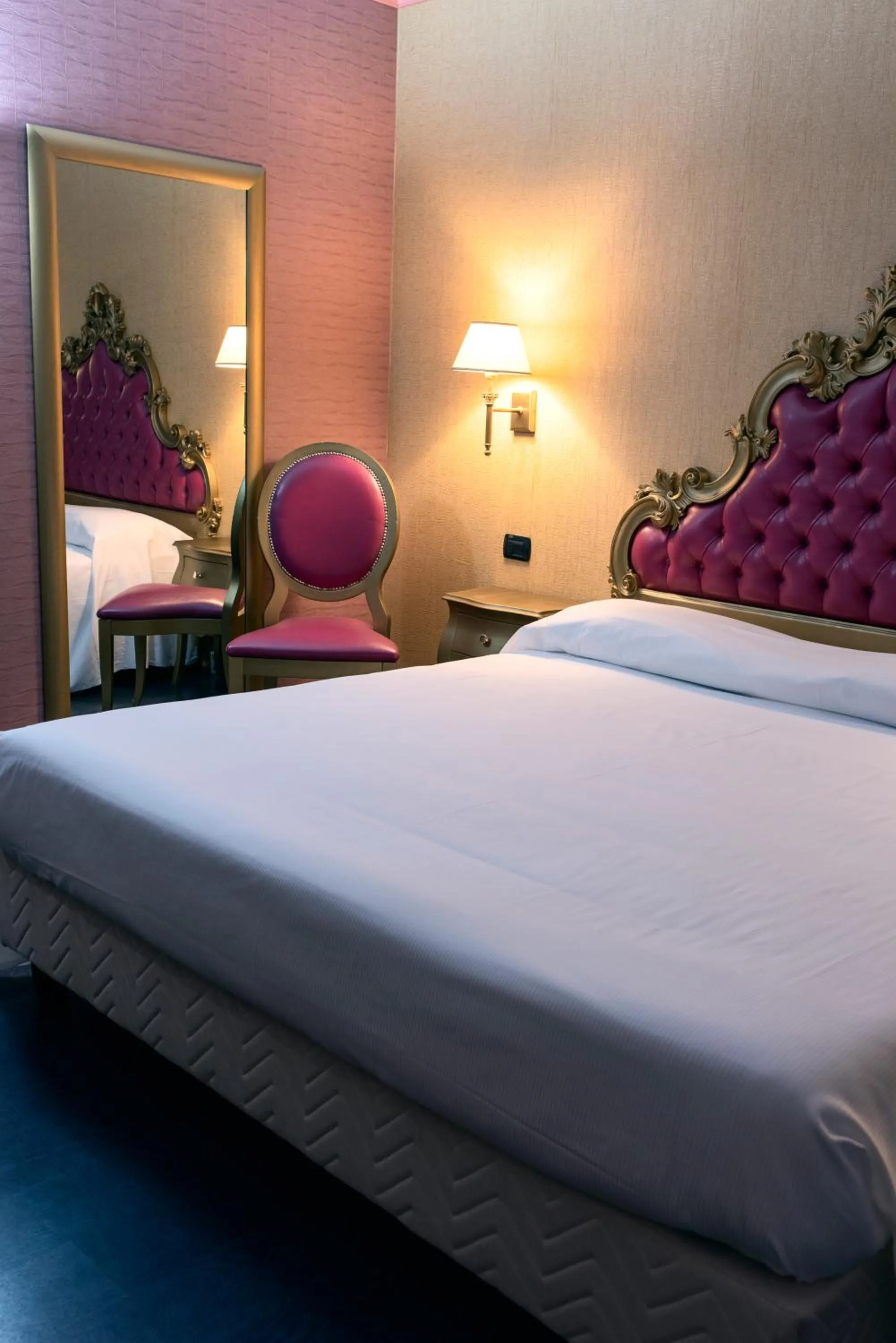 Bed in Hotel - Motel Flower