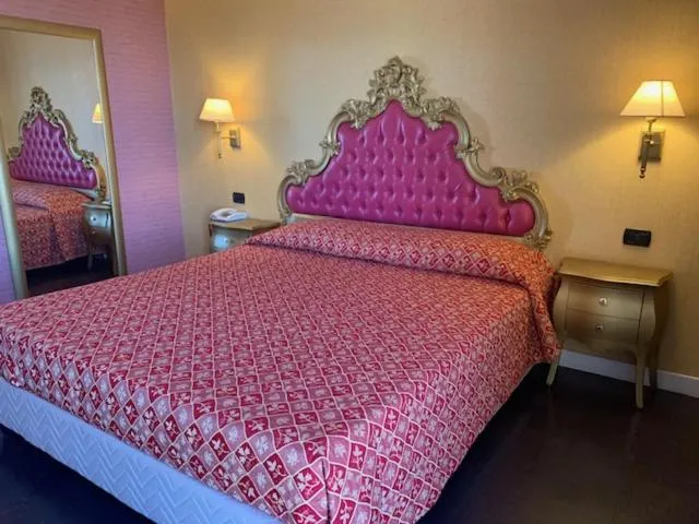 Bed in Hotel - Motel Flower