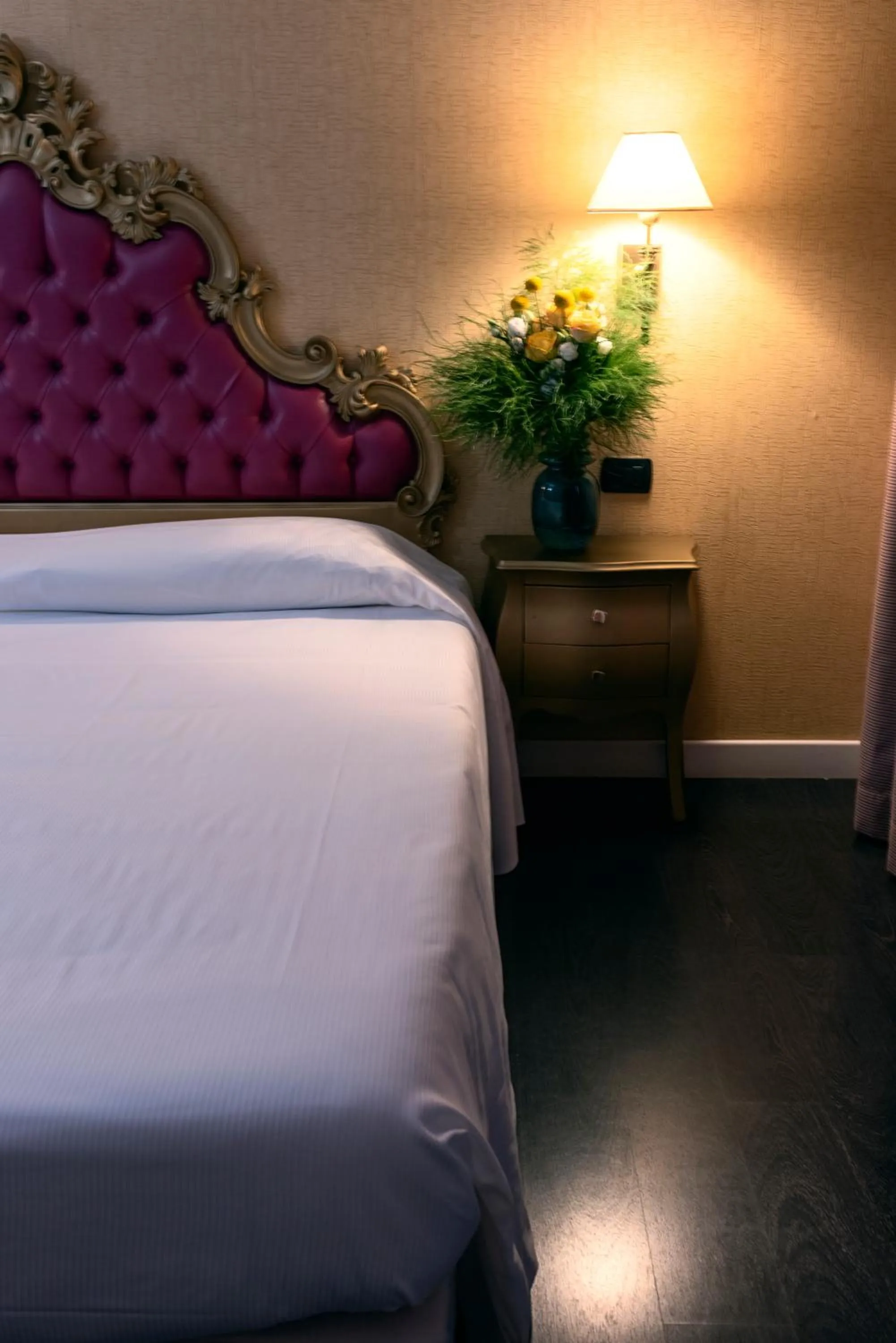 Bed in Hotel - Motel Flower