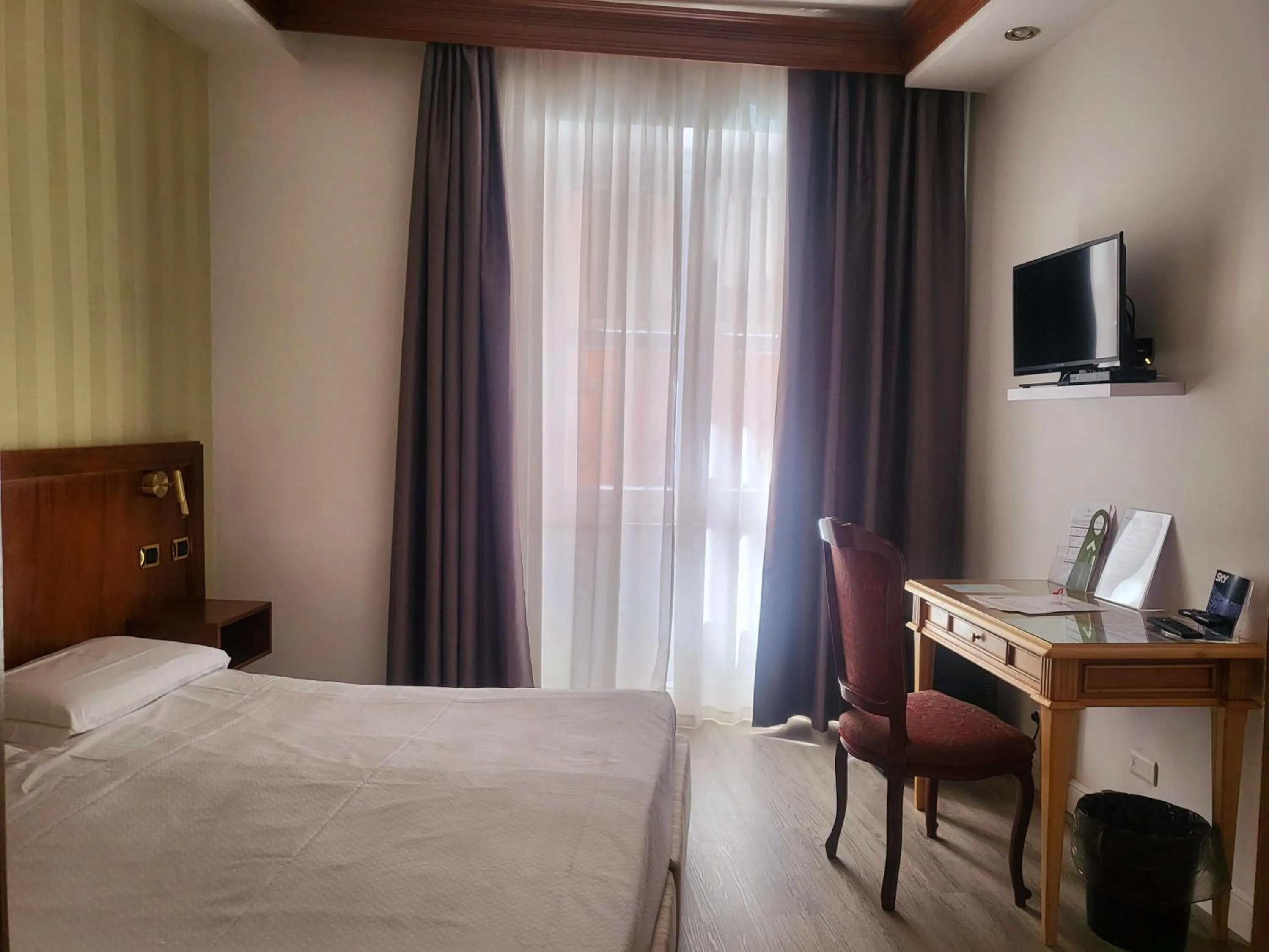 Photo of the whole room, Bed in Alli Due Buoi Rossi