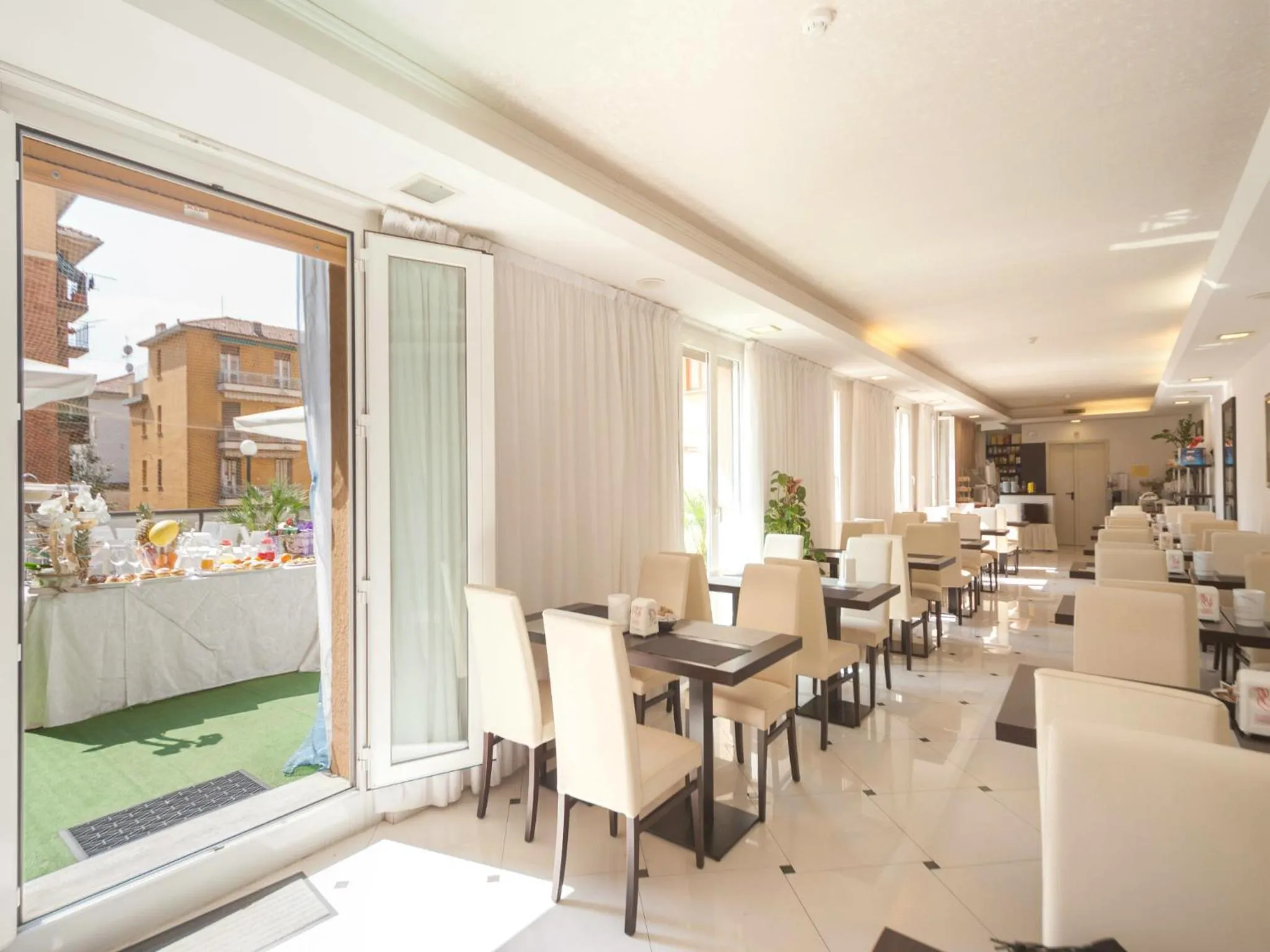 Restaurant/places to eat in Suite Hotel Elite