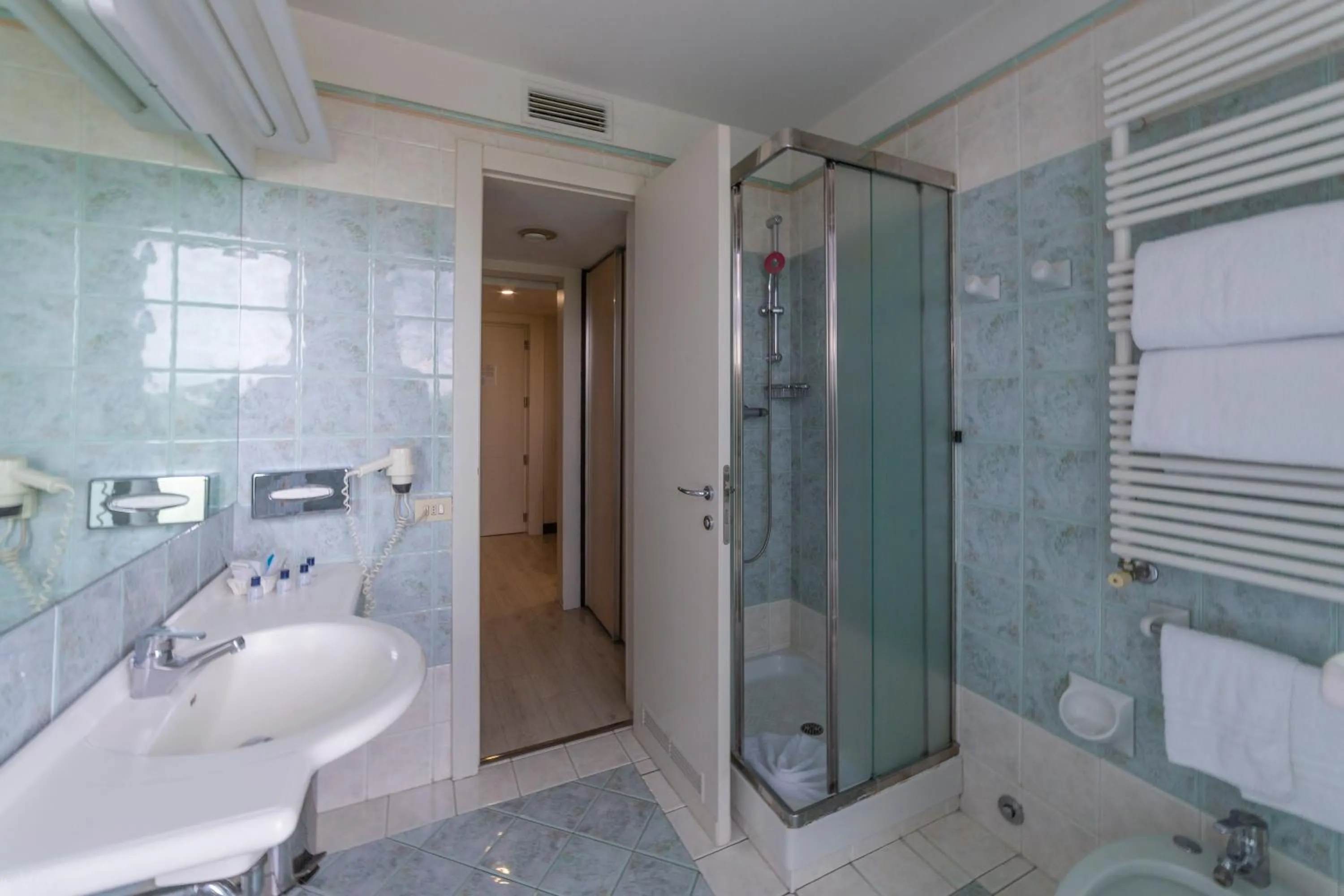 Bathroom in Suite Hotel Elite