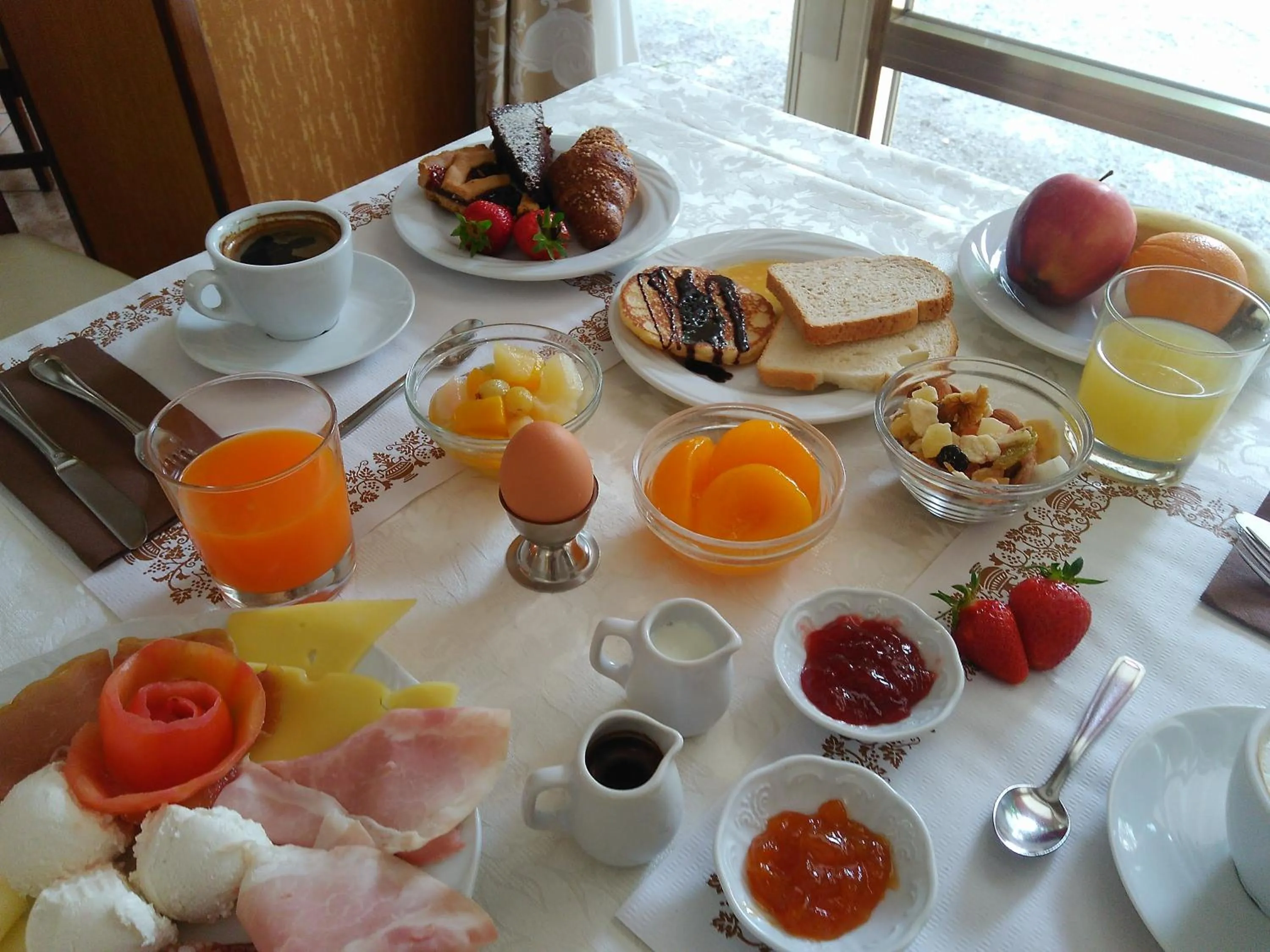 Breakfast in Hotel Apollo
