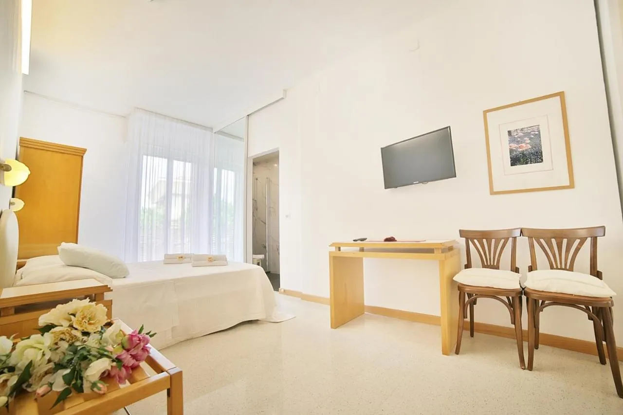 Bedroom, Bed in Hotel Pinocchio