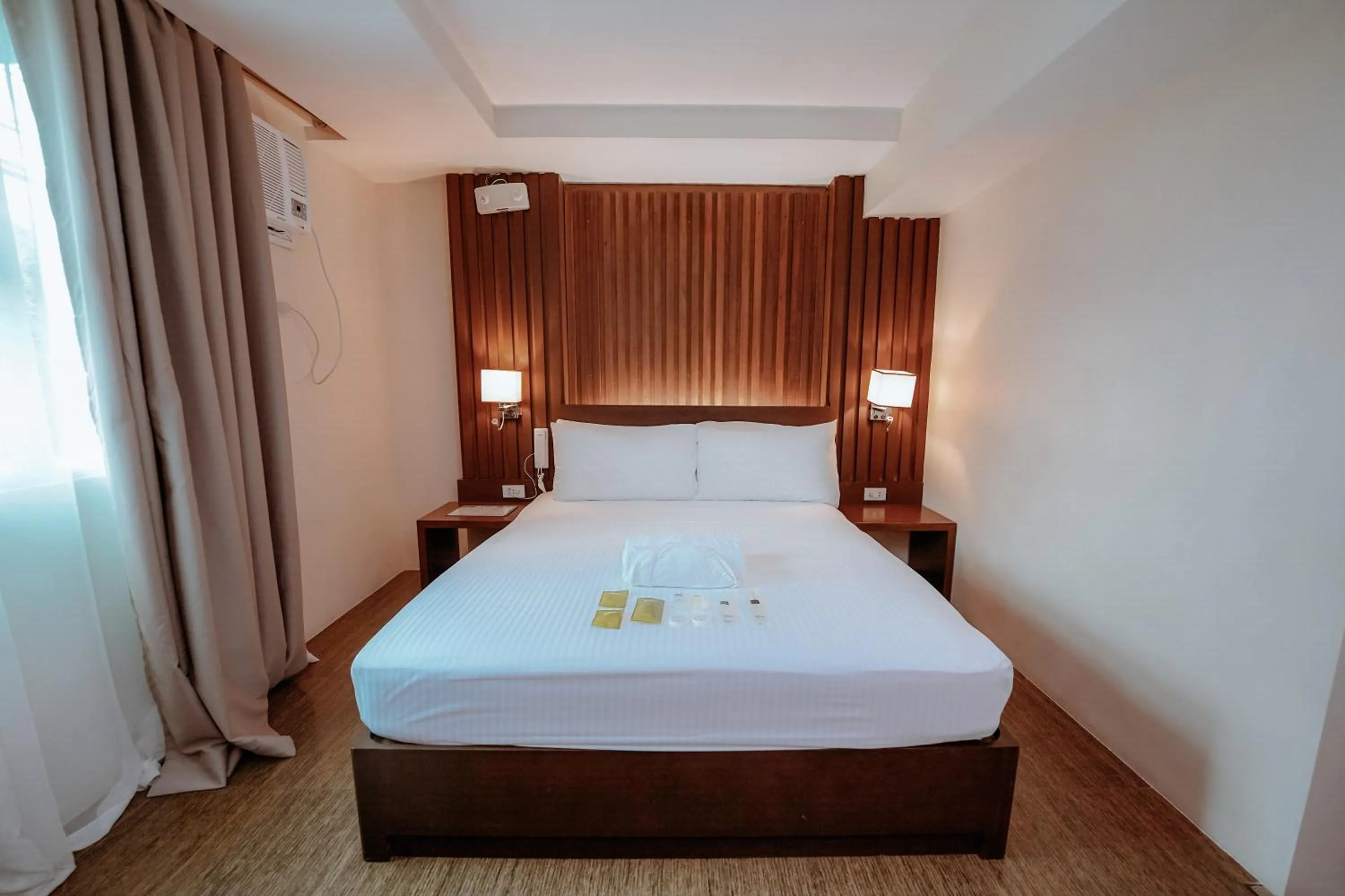 Bedroom, Bed in Emerald Boutique Hotel