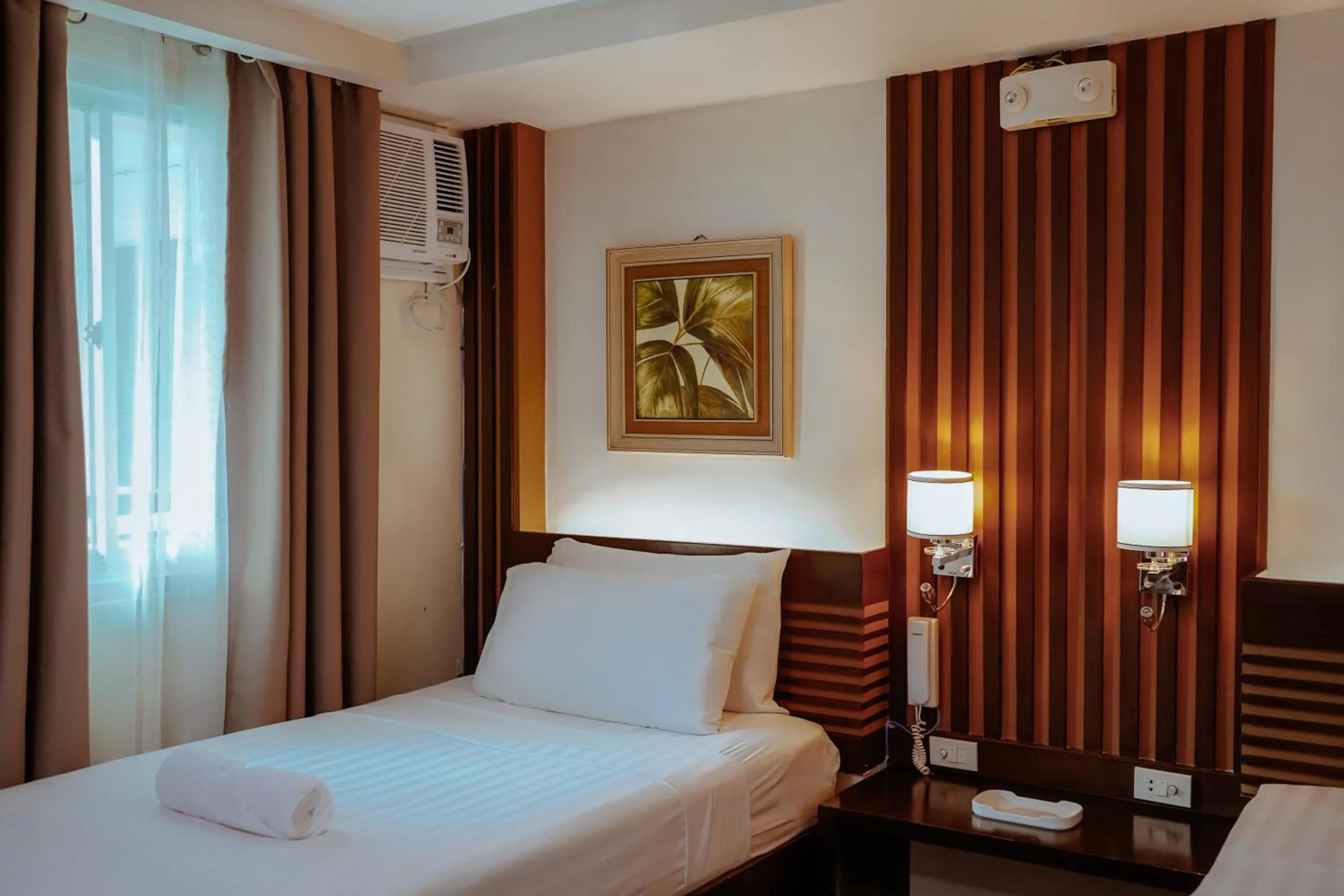 Bedroom, Bed in Emerald Boutique Hotel