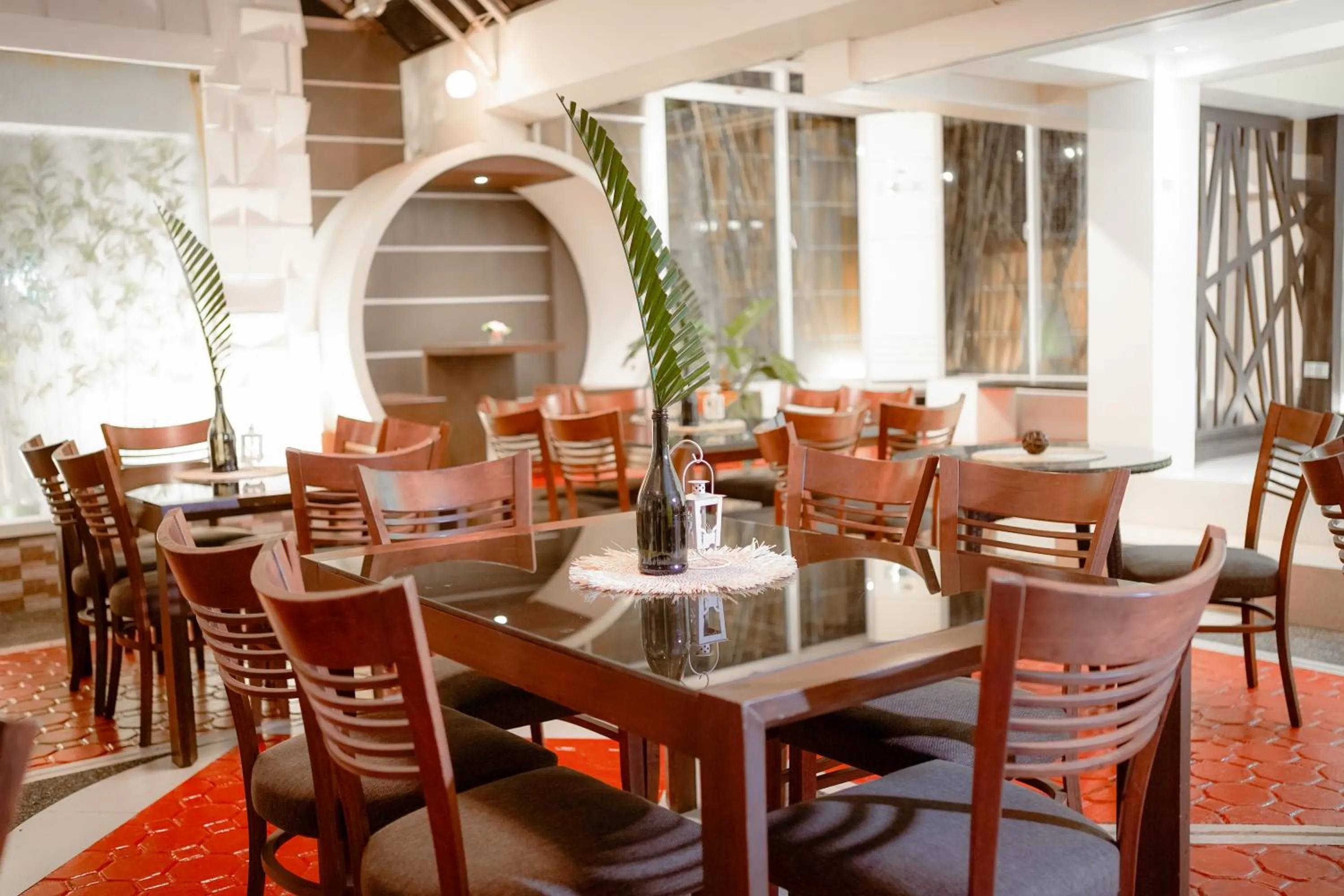 Restaurant/places to eat in Emerald Boutique Hotel