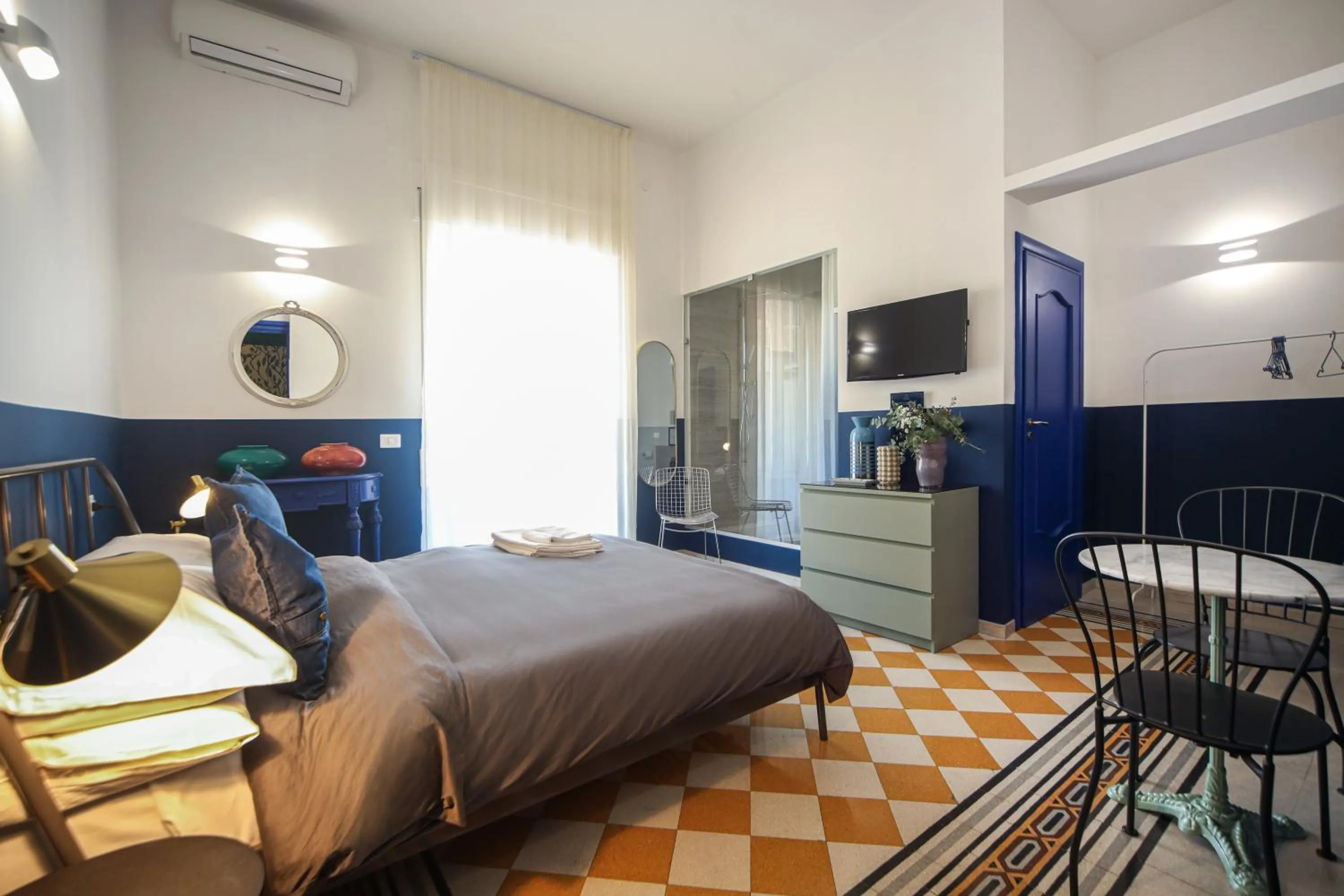 Photo of the whole room, Bed in Salotto Borbonico