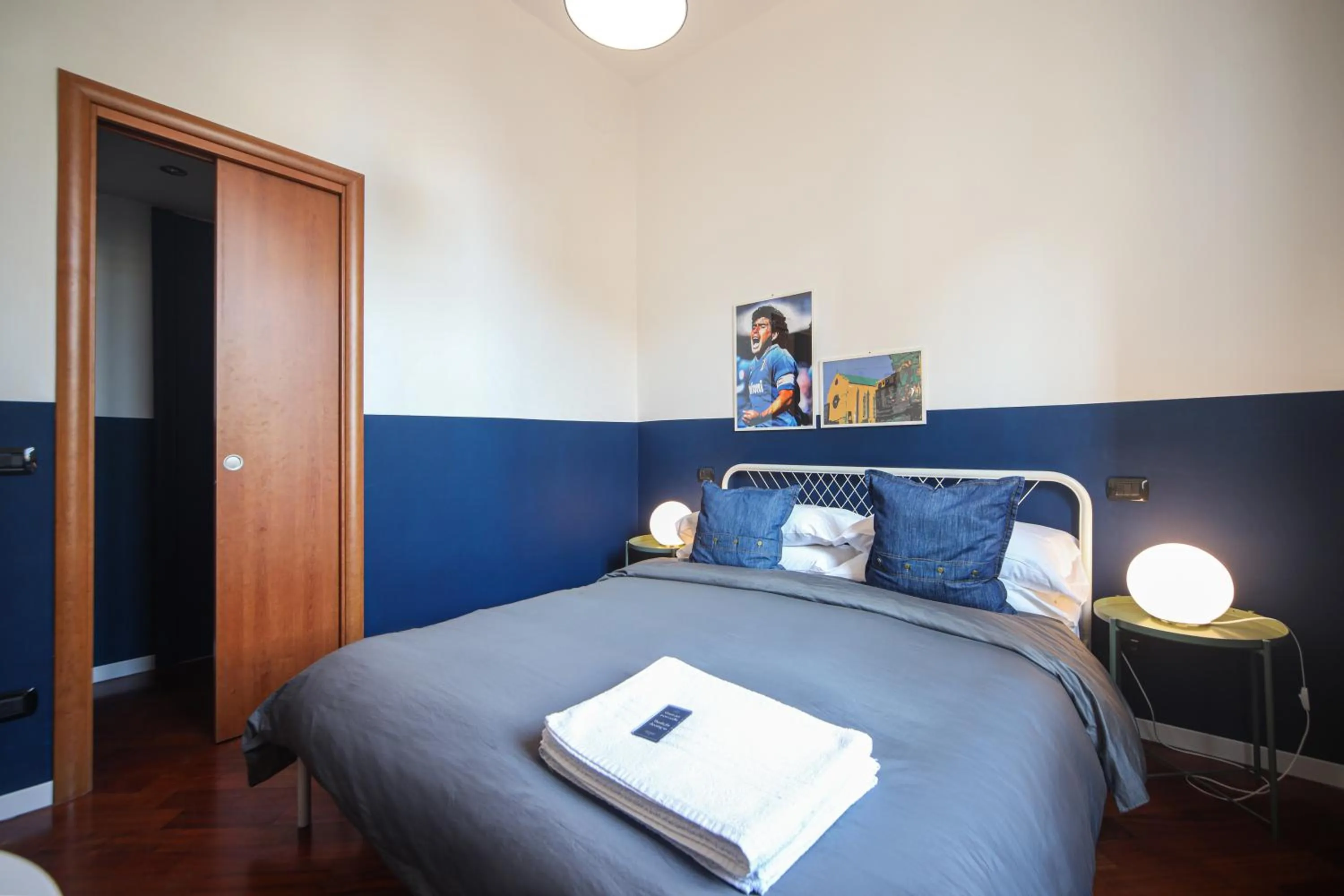 Photo of the whole room, Bed in Salotto Borbonico