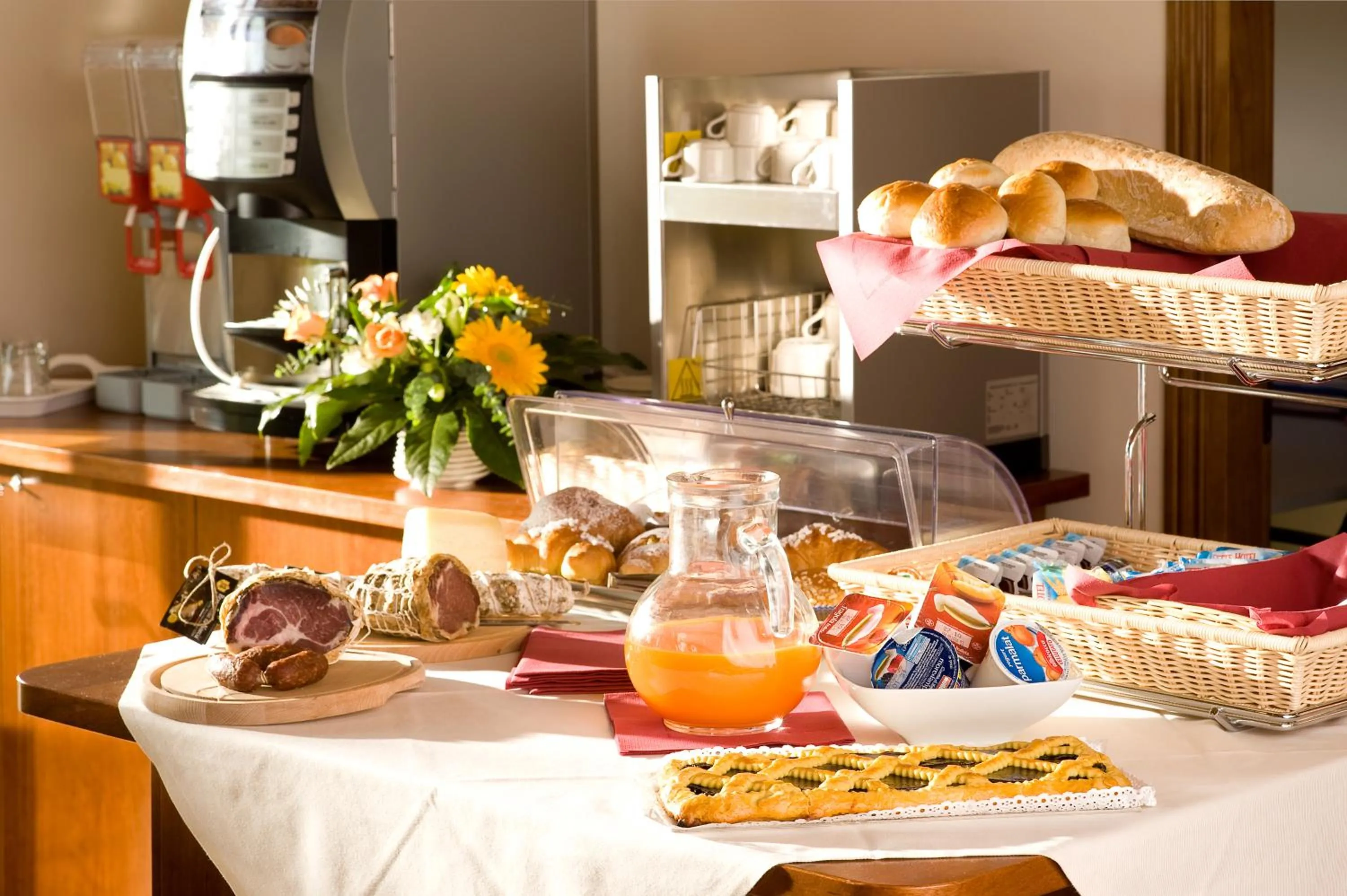 Buffet breakfast in Agriturismo Le Rondini Di Francesco Di Assisi