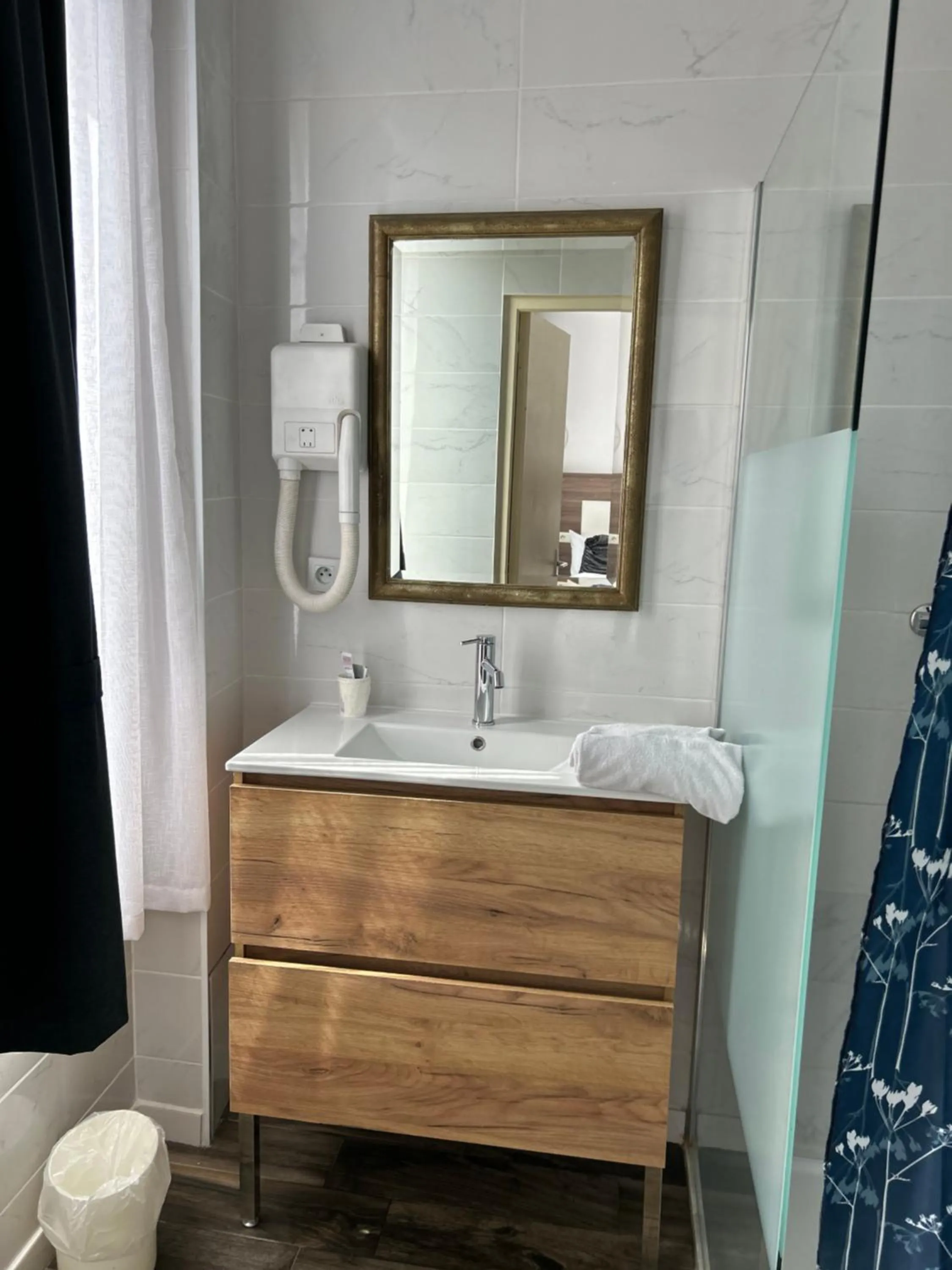 Le Clémenceau Hôtel et Appart'hôtel & Restaurant "Gare Sncf" centre ville