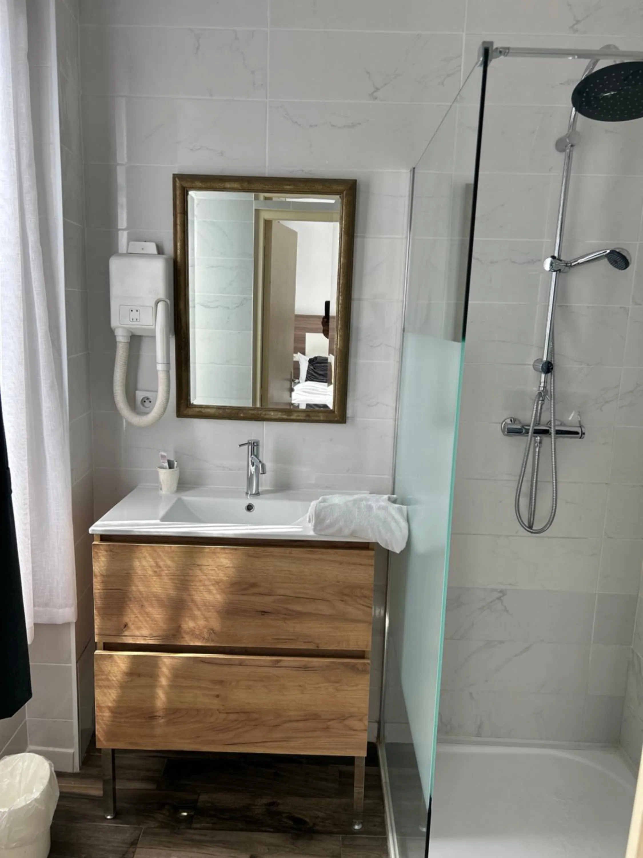 Le Clémenceau Hôtel et Appart'hôtel & Restaurant "Gare Sncf" centre ville