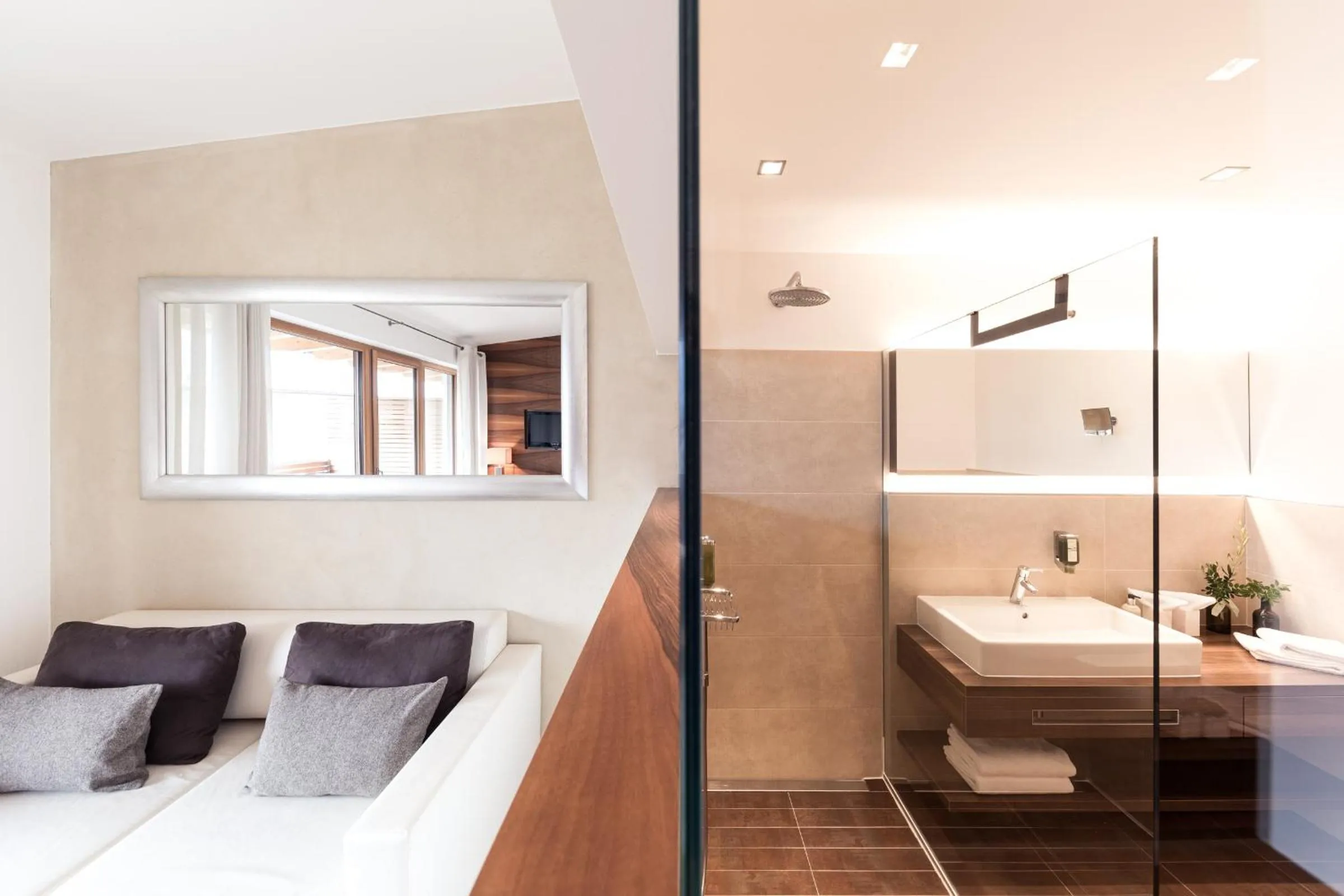 Photo of the whole room, Bed in Boutique Hotel Zum Rosenbaum