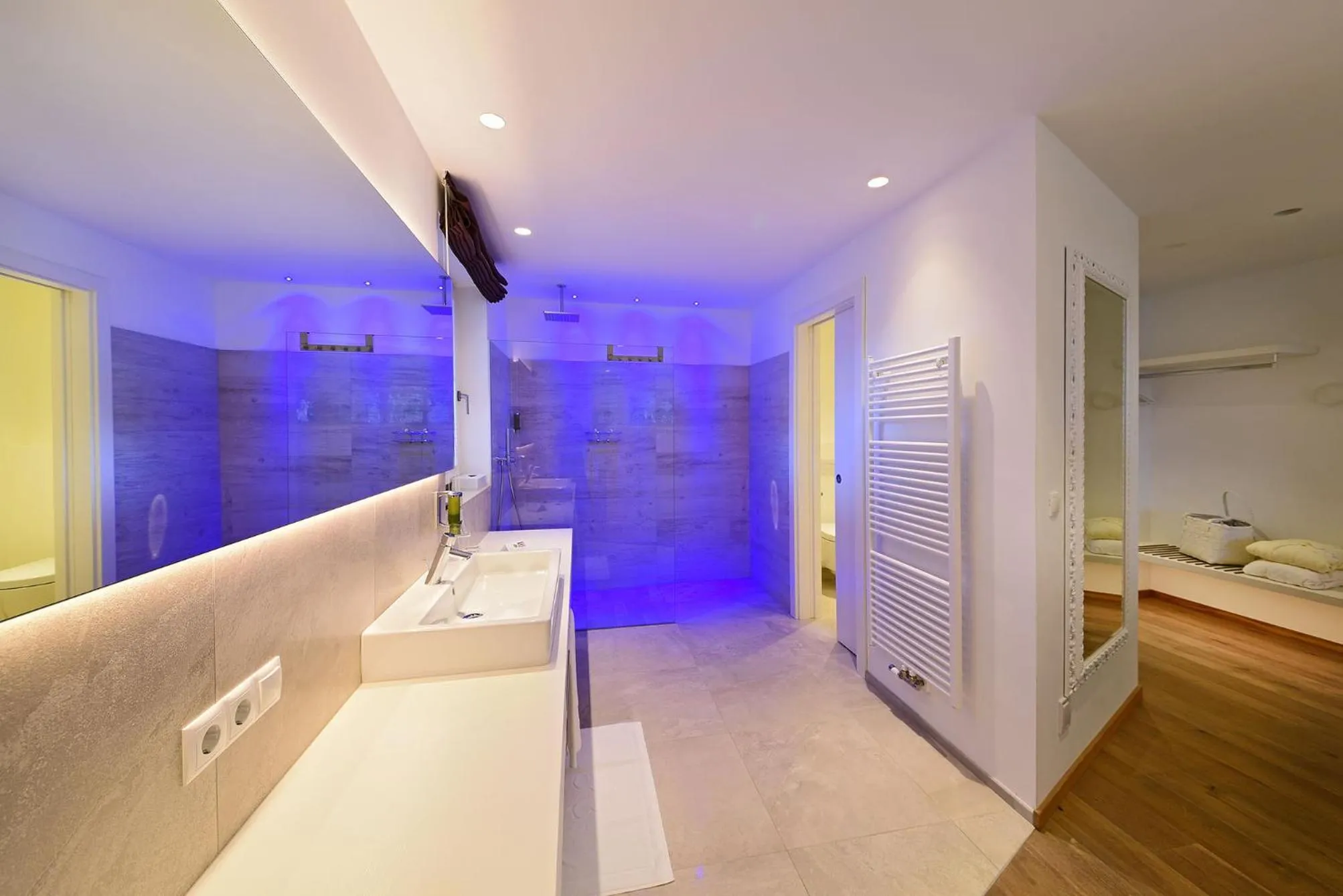 Bathroom, Bed in Boutique Hotel Zum Rosenbaum