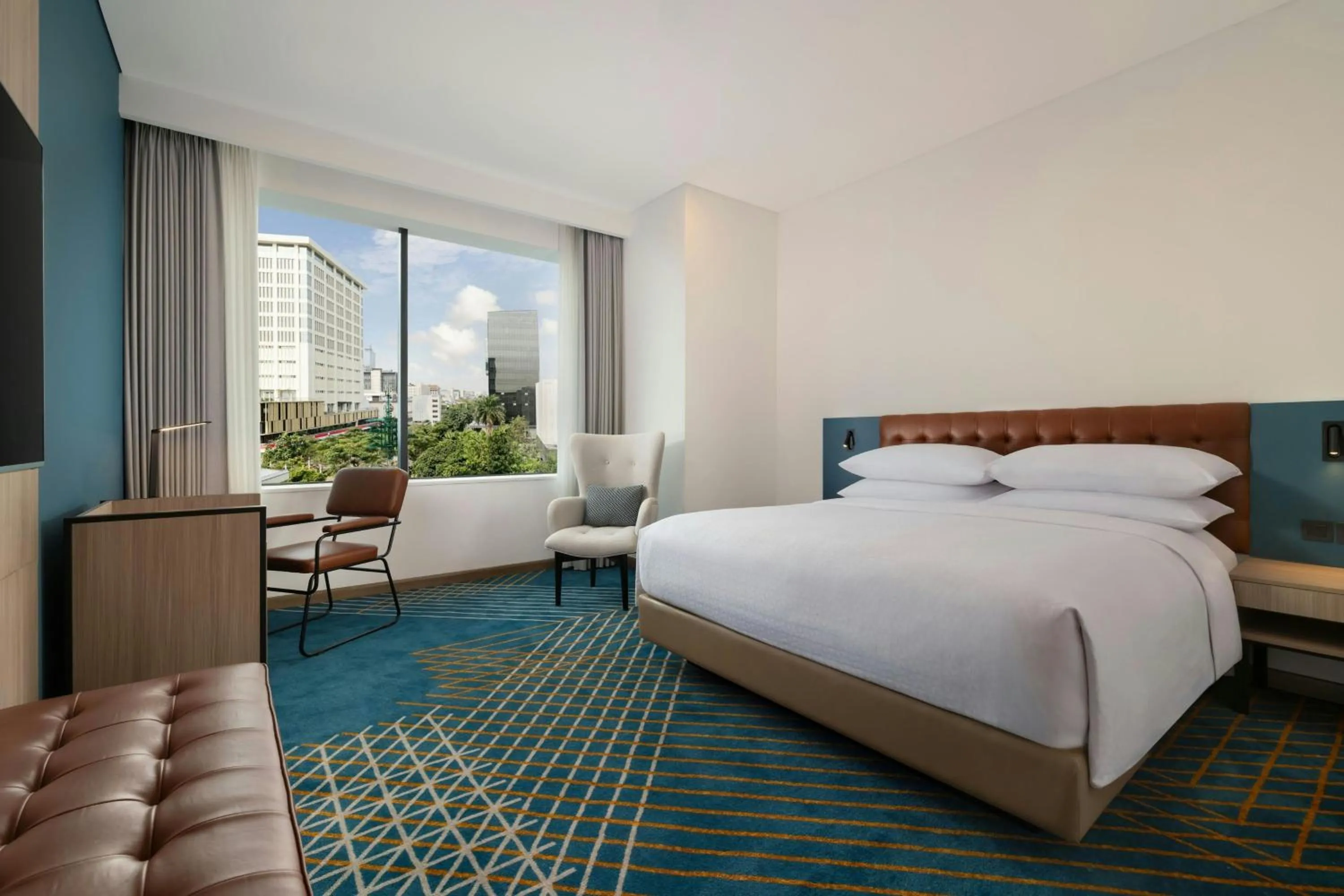 Photo of the whole room, Bed in Four Points by Sheraton Jakarta Thamrin