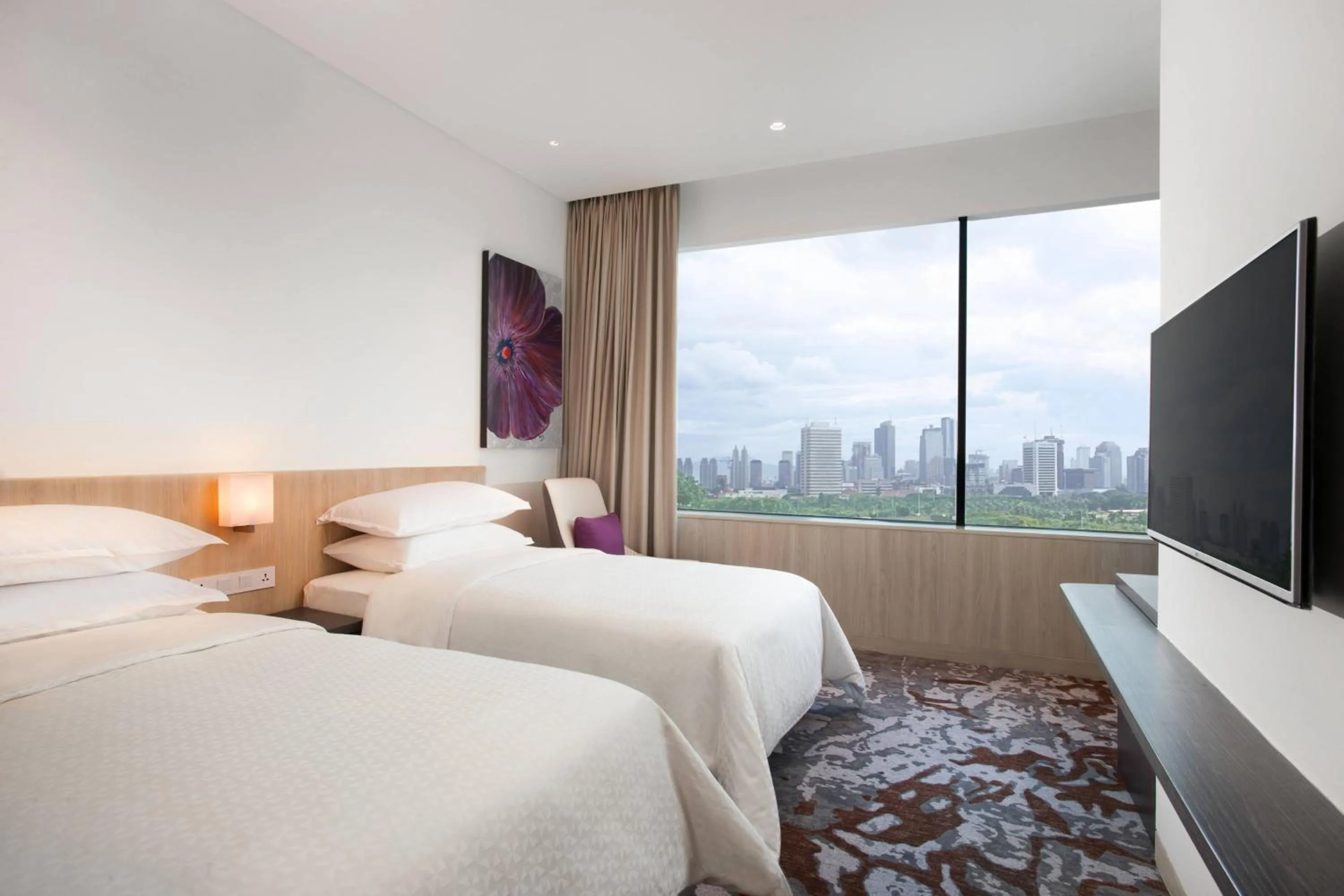 Photo of the whole room, Bed in Four Points by Sheraton Jakarta Thamrin