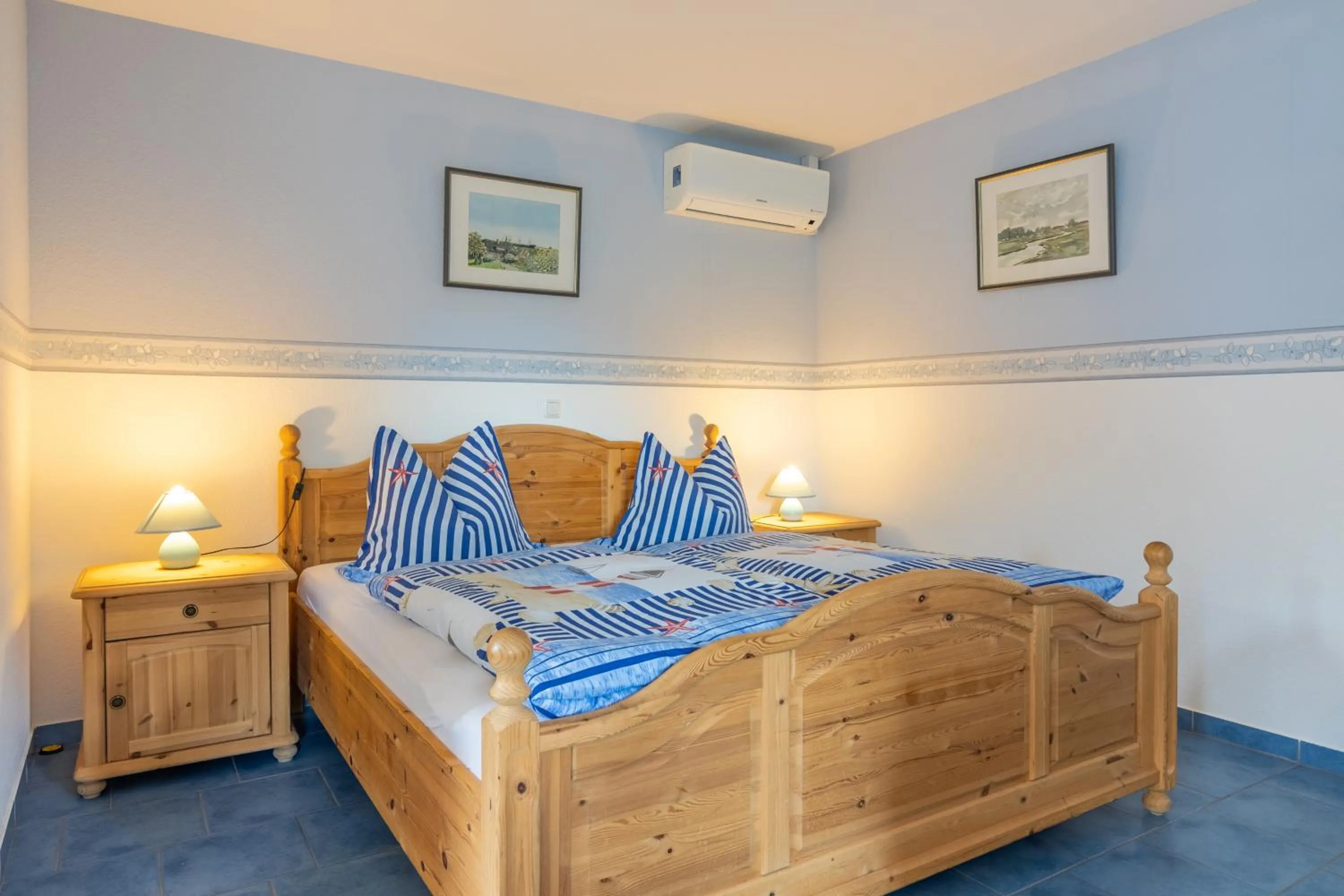 Bedroom, Bed in Landhaus-Altebrücke