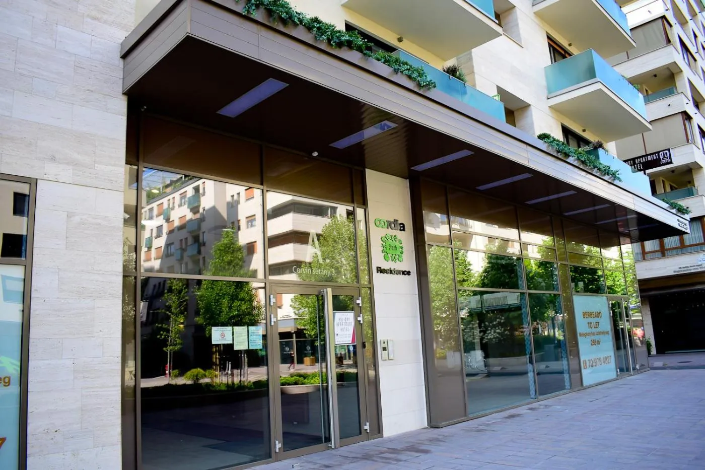 Facade/entrance in Corvin holiday Apartments hotel